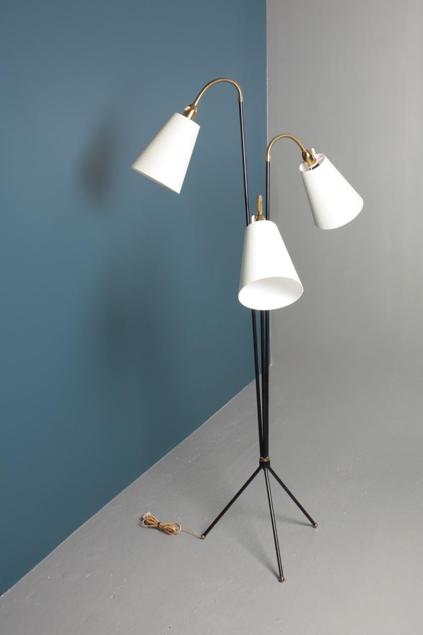 Elegant Danish Midcentury Floor Lamp by Holm Sorensen, 1950s In Good Condition For Sale In Lejre, DK