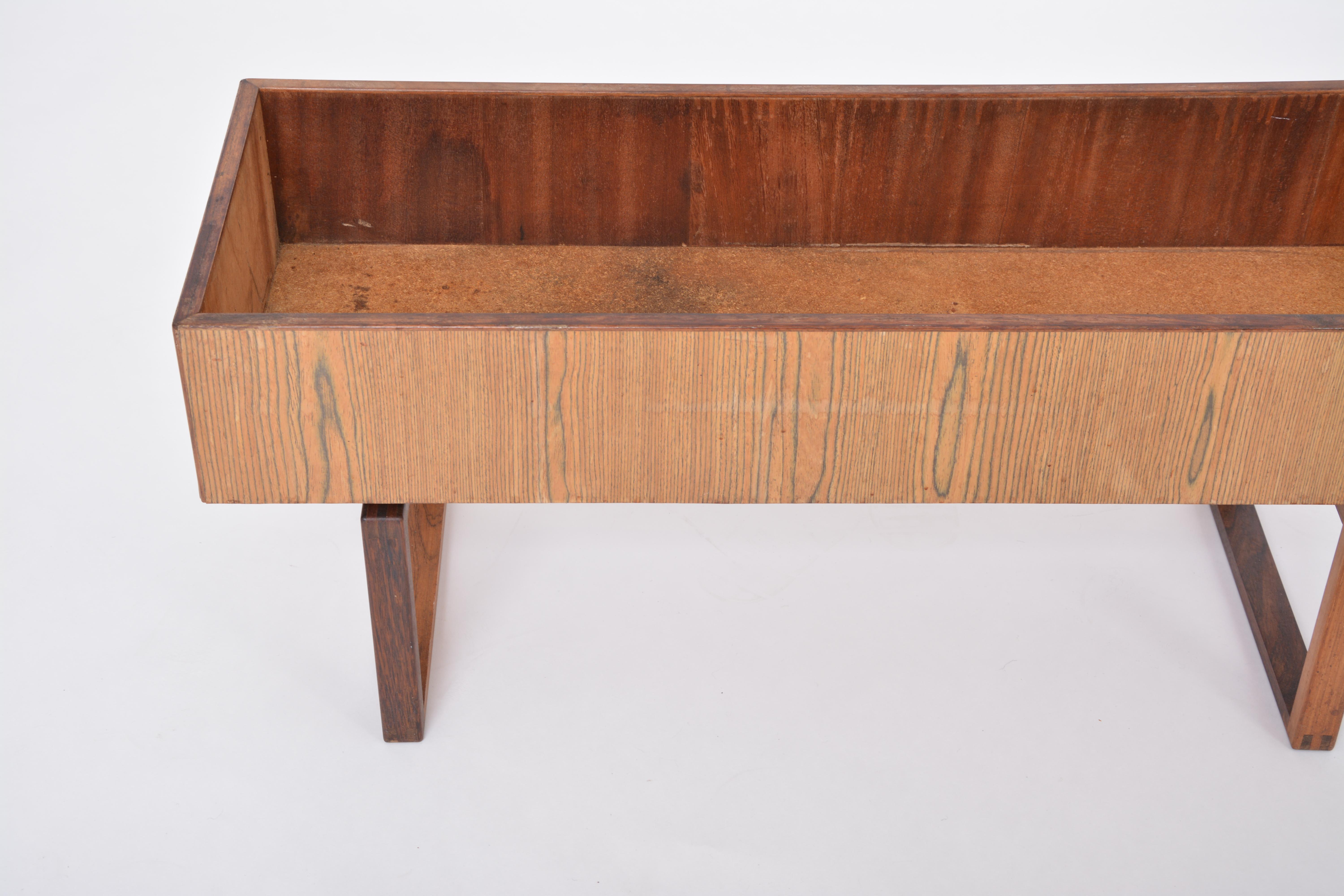 Elegant Danish Midcentury Wooden Planter Box In Good Condition In Berlin, Germany