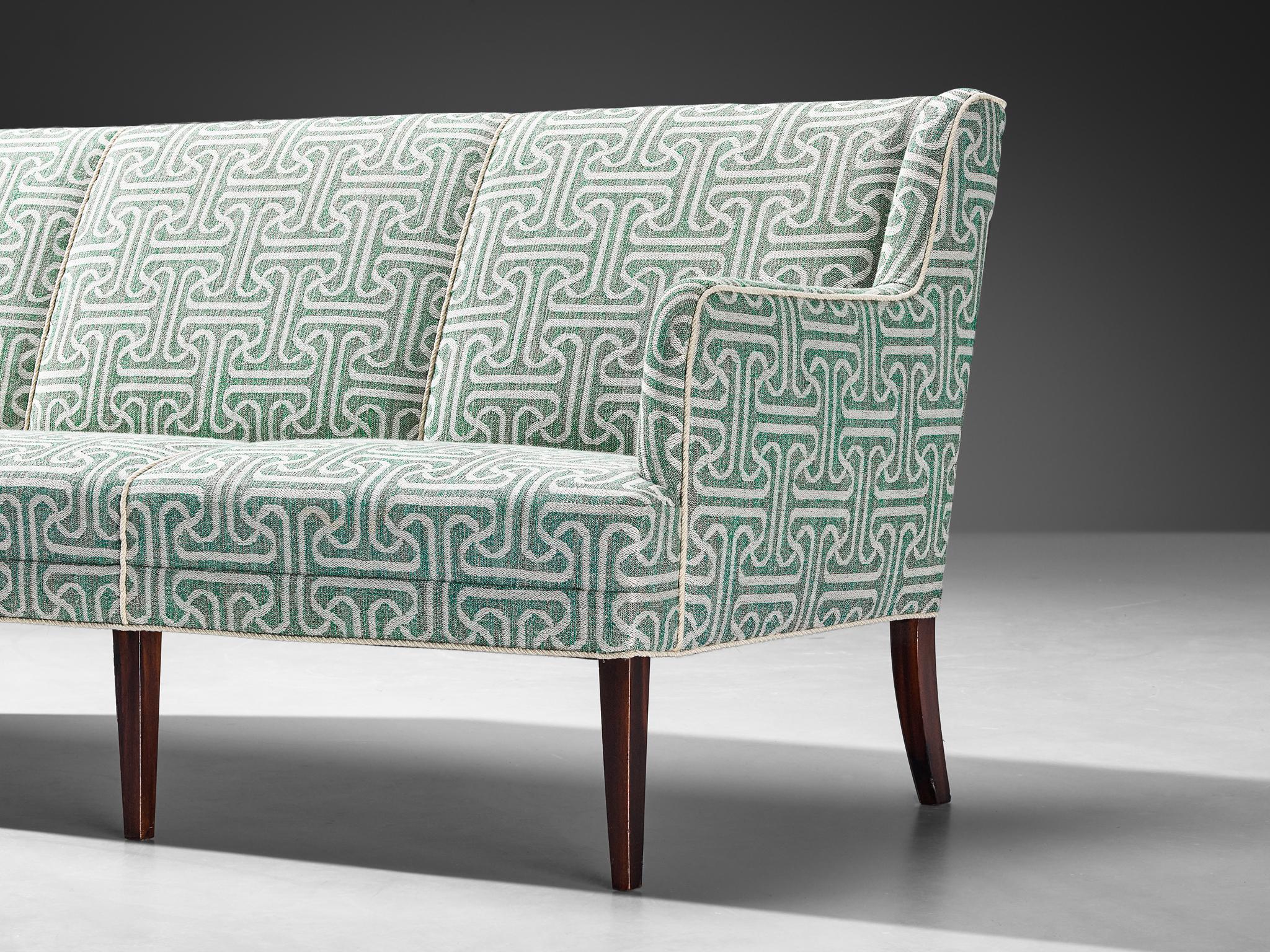 Tissu Elegant canapé moderne danois des années 1950 en tissu à motifs vert clair en vente