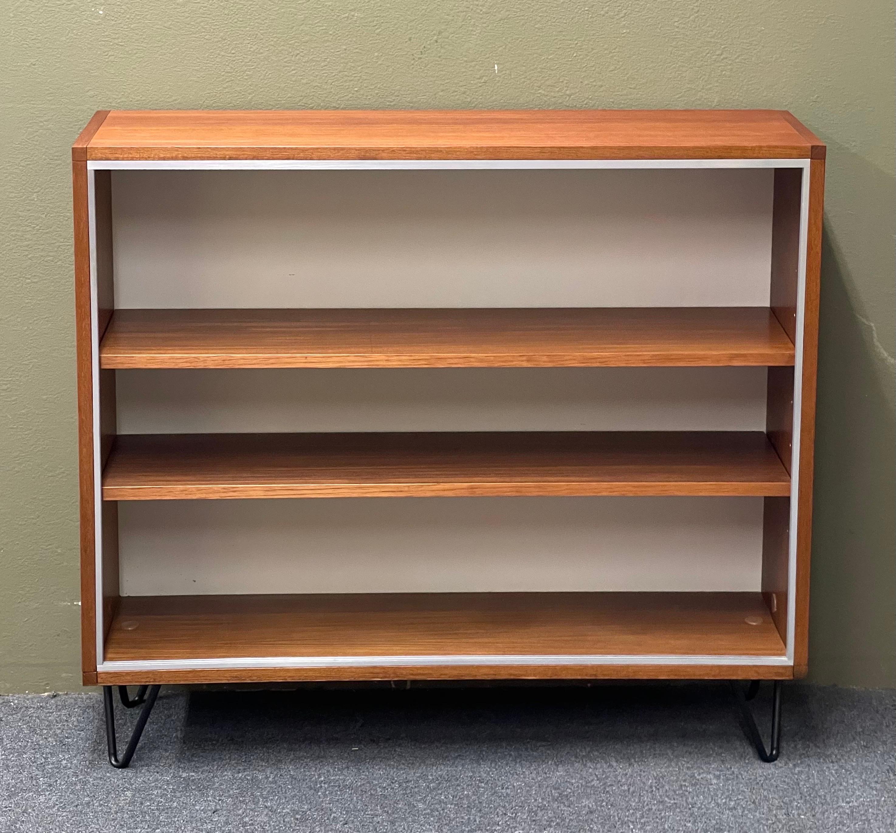 Elegant Danish Modern Bookcase / Cabinet with Glass Doors and Hairpin Legs In Good Condition In San Diego, CA