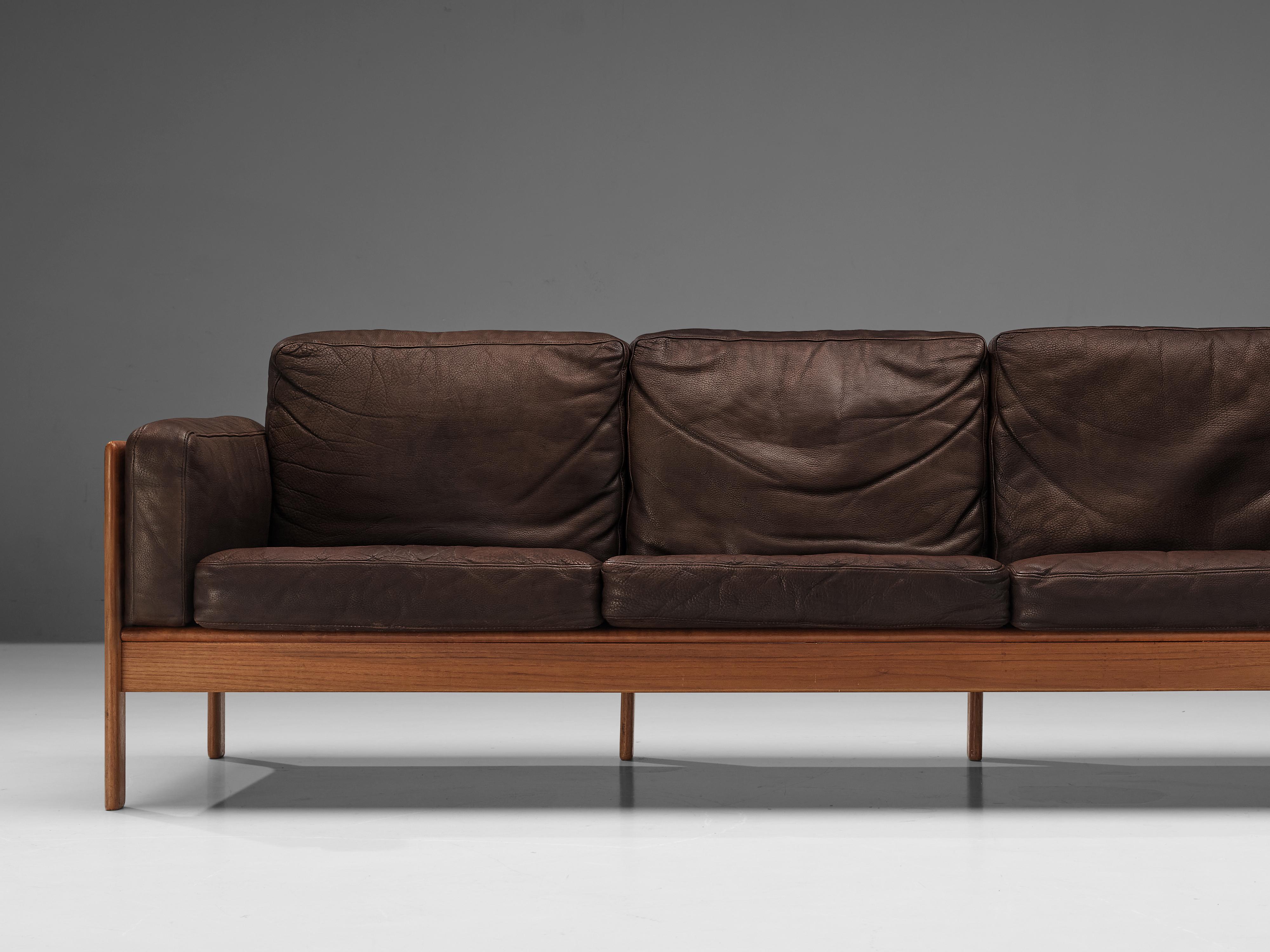 Mid-Century Modern Elegant Danish Sofa in Brown Leather