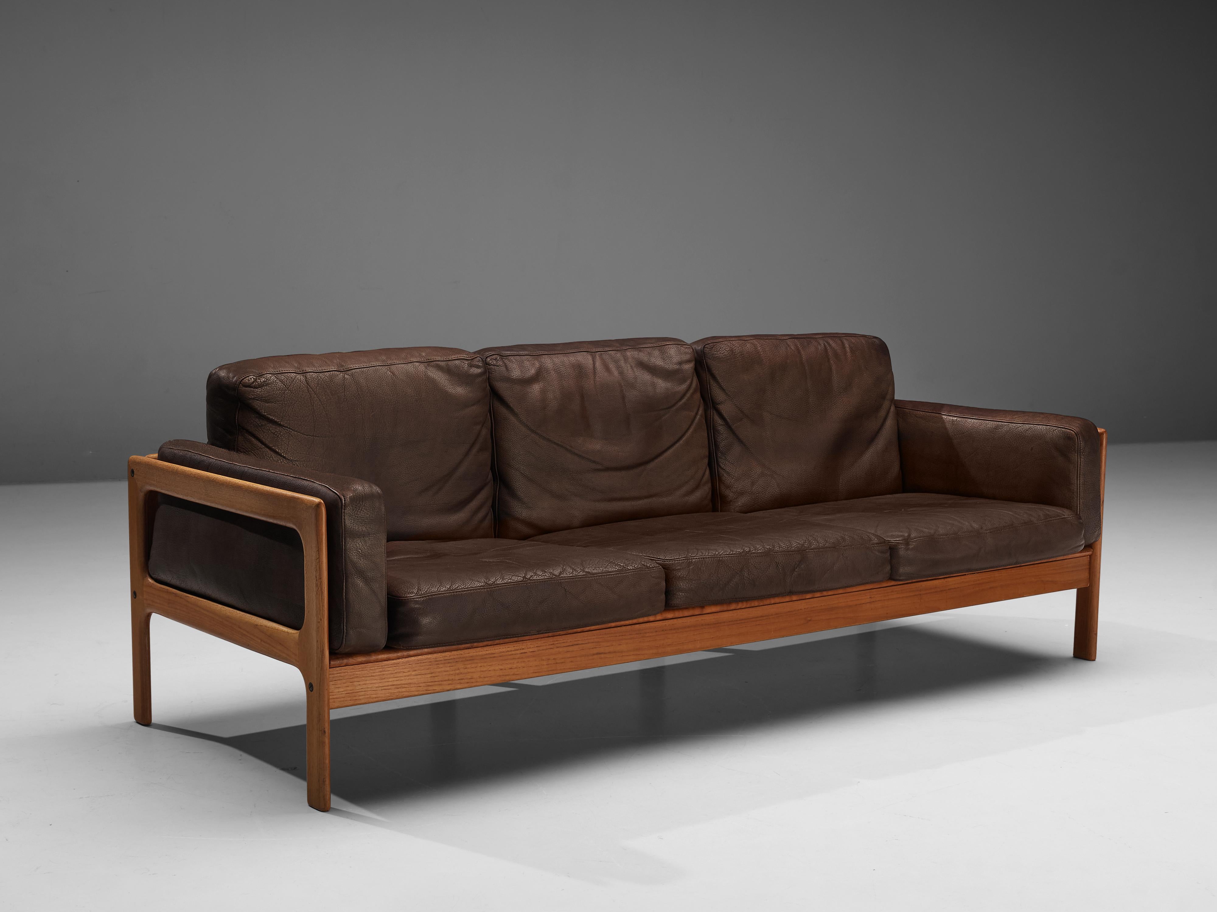 Mid-20th Century Elegant Danish Sofa in Brown Leather