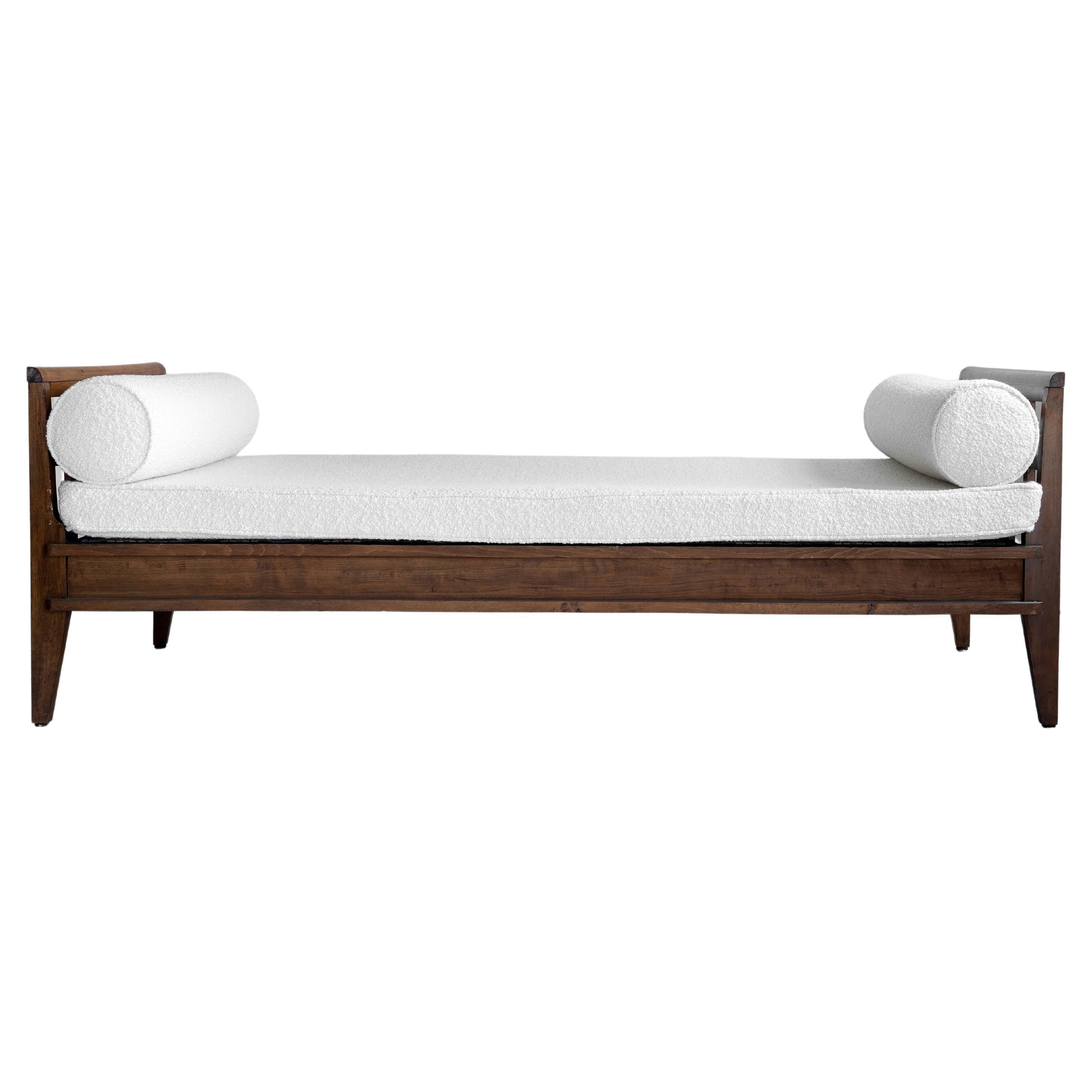 Elegant   tagesbett von René Gabriel um 1950, original Patina aus Ulmenholz (Moderne der Mitte des Jahrhunderts) im Angebot