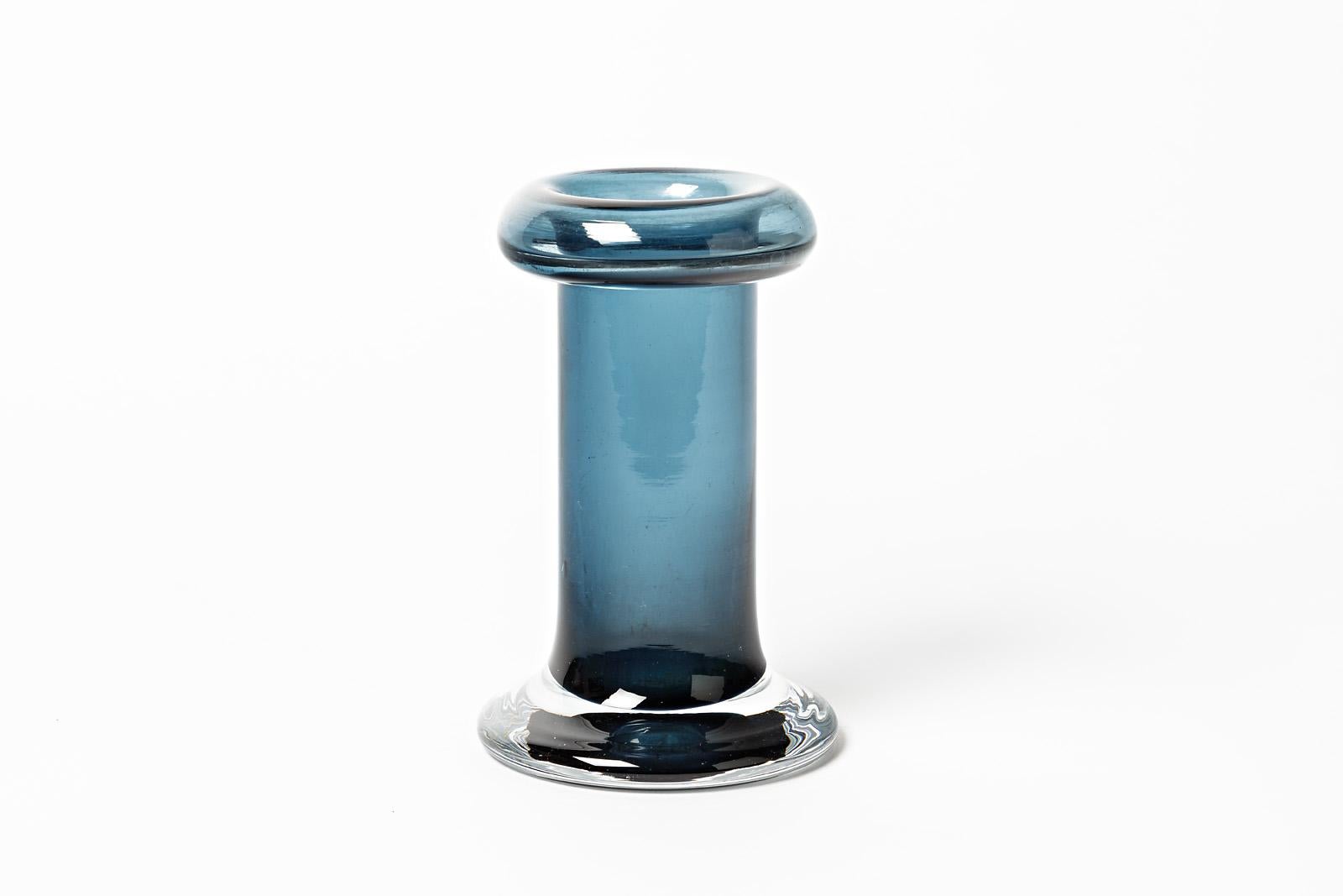 Mid-Century Modern original glass, circa 1970

Elegant blue glass vase by French artist.

Original good conditions

not signed

Measures: Height 19cm, large 11cm.