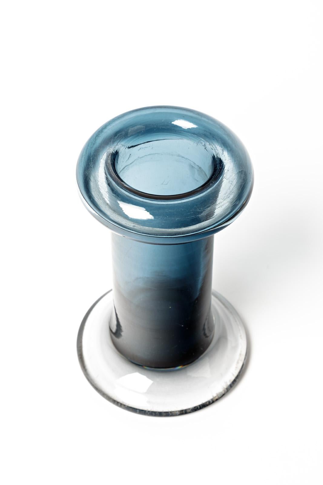 Elegant Decorative Glass Vase by French Artist circa 1970 Blue Glass Color In Good Condition For Sale In Neuilly-en- sancerre, FR