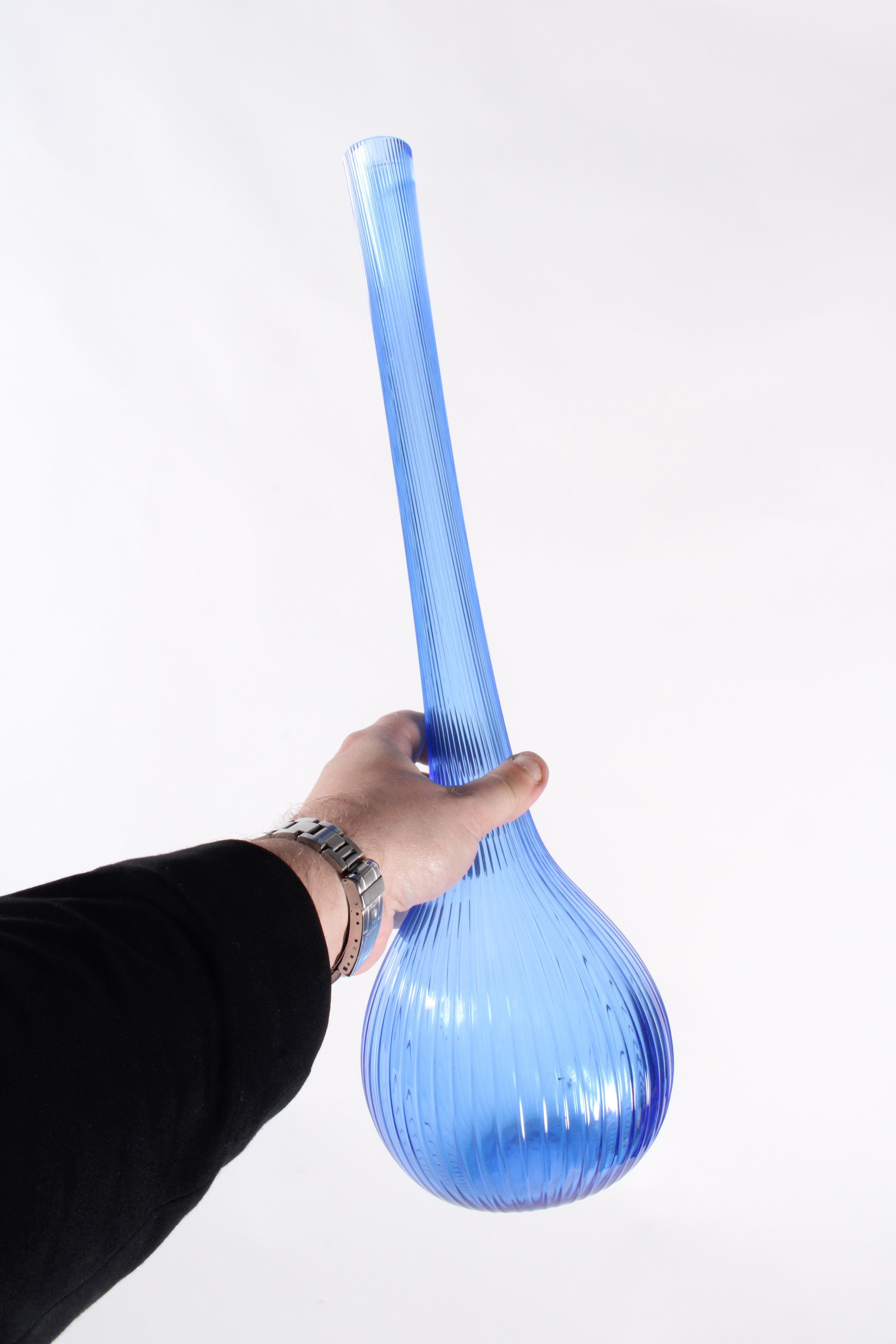 Elegant Decorative Ribbed Blue Glass Vase By Daum Of France*FREE GLOBAL DELIVERY In Good Condition For Sale In Portlaoise, IE