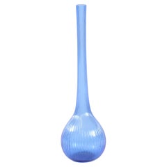 Elegante dekorative Vase aus geripptem blauem Glas von Daum Of France*FREE GLOBAL DELIVERY