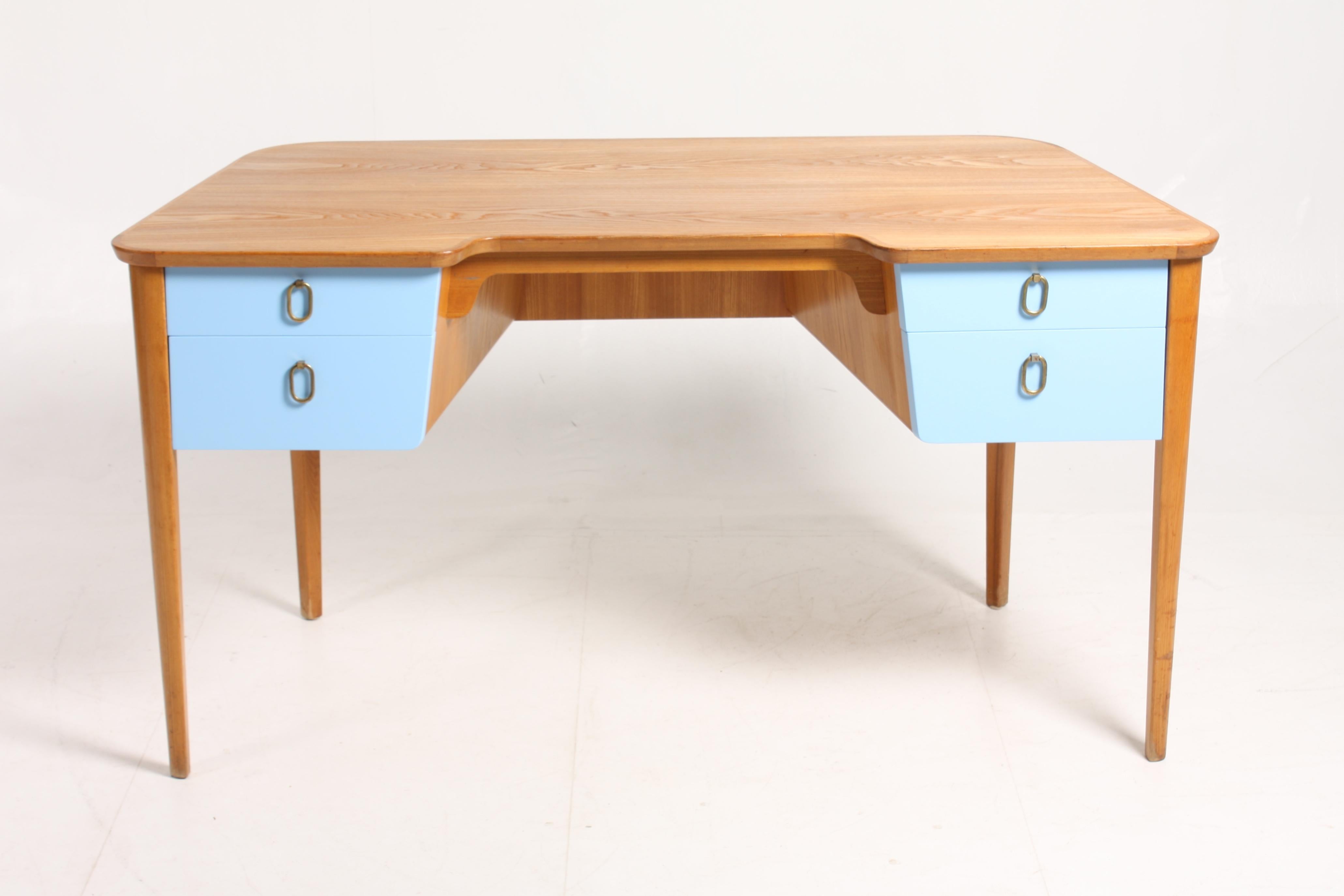 Elegant freestanding desk in elm designed and made in the 1940s. Made in Sweden.