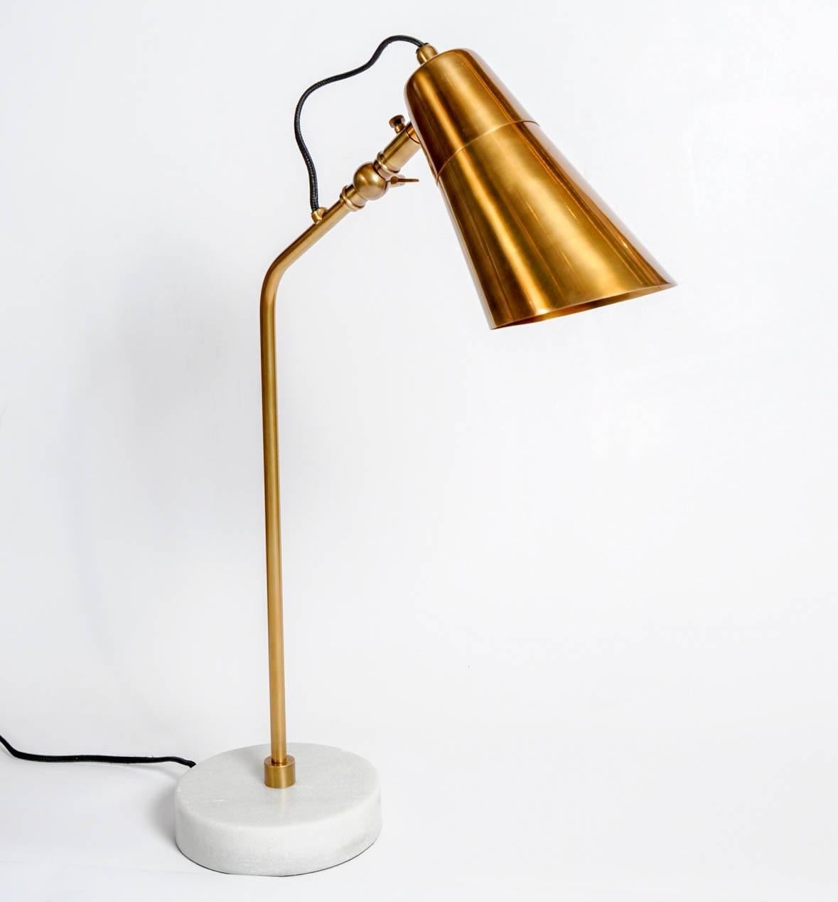 Elegant Desk Lamps with Marble Foot and Coppered Brass Body In Excellent Condition For Sale In Saint-Ouen, IDF
