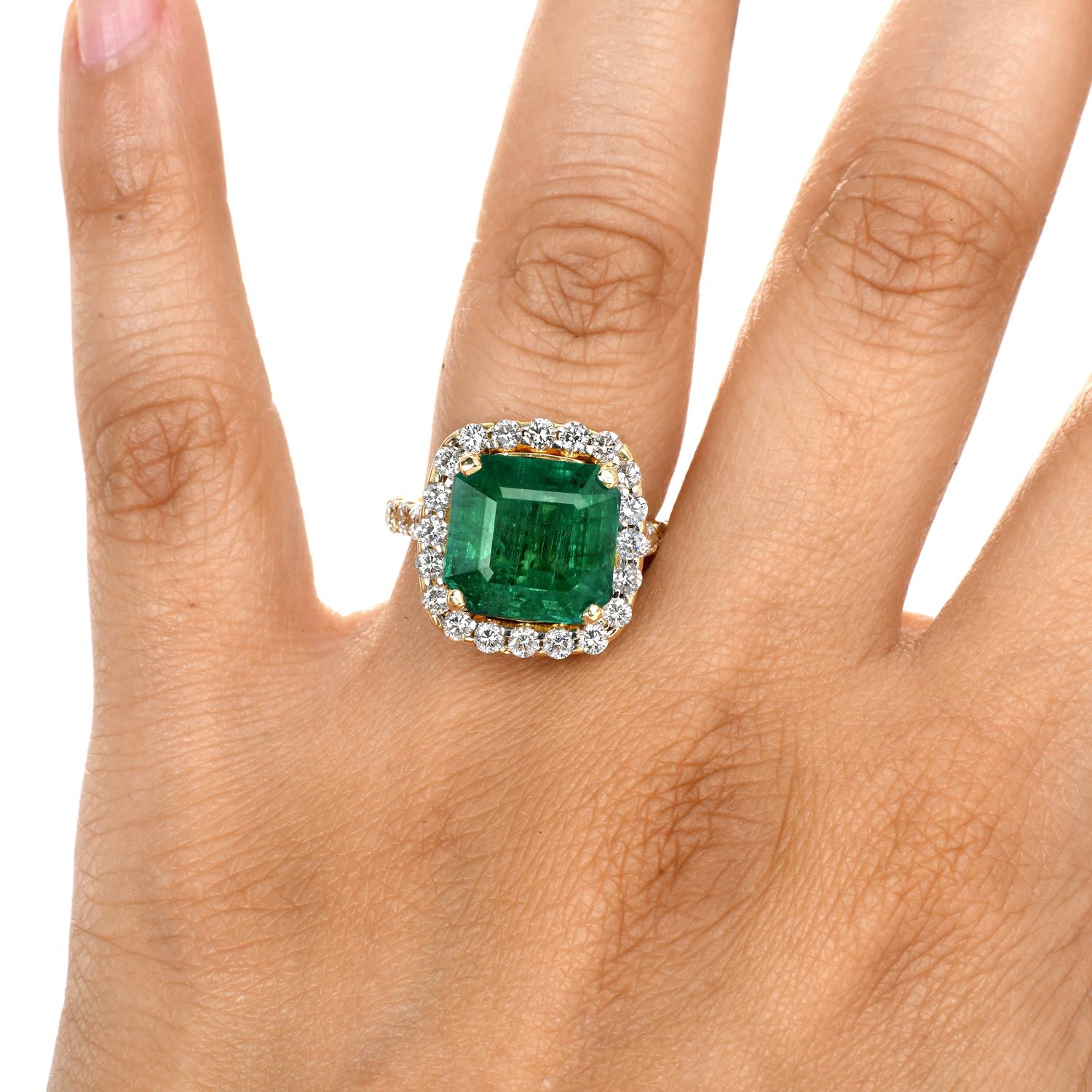 Elegant Diamond 8.08ct GIA Emerald 18k Yellow Gold Halo Cocktail Ring For Sale 3