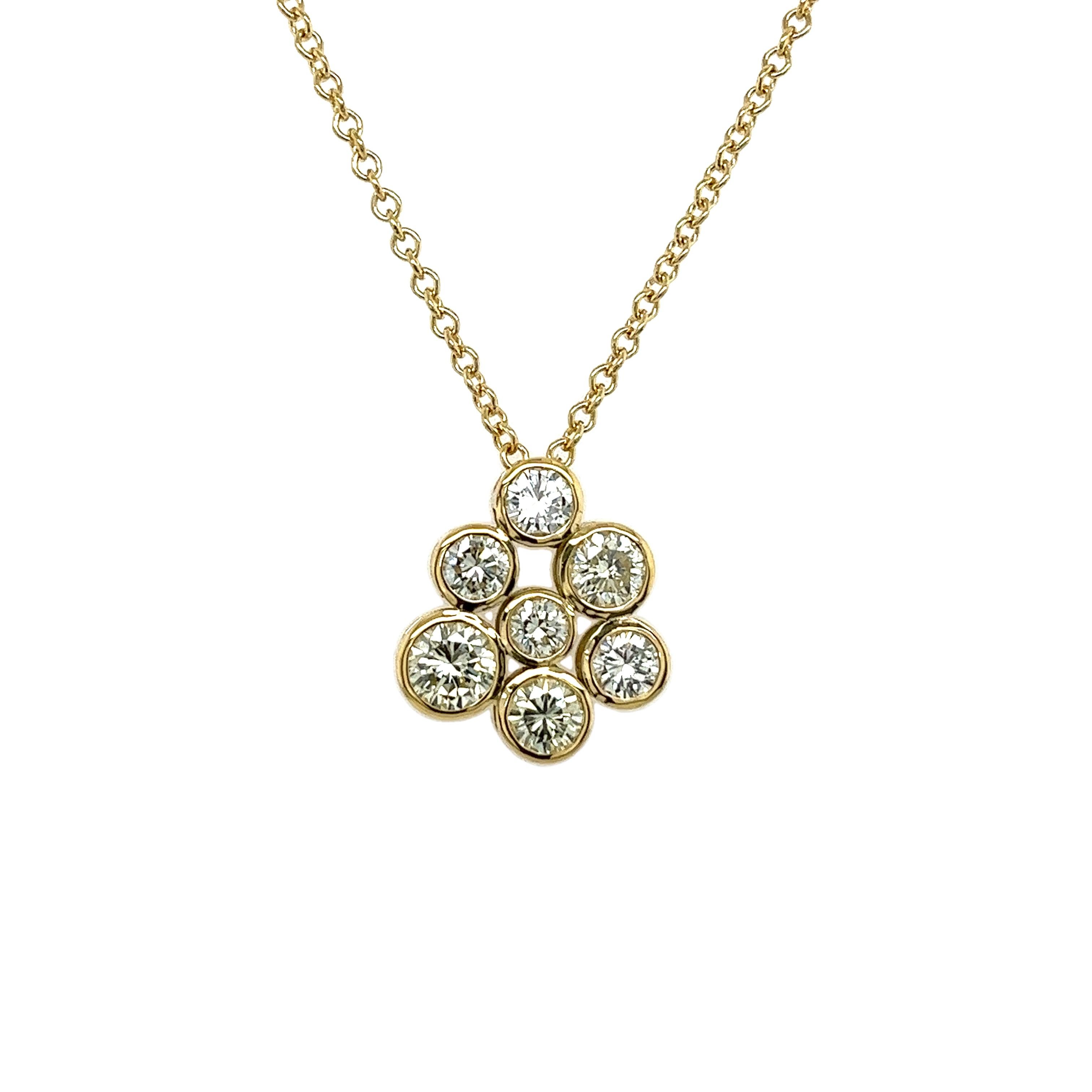 Pendentif élégant à 9 pierres serti de 1,94 carat de diamants naturels en or 18 carats en vente 5