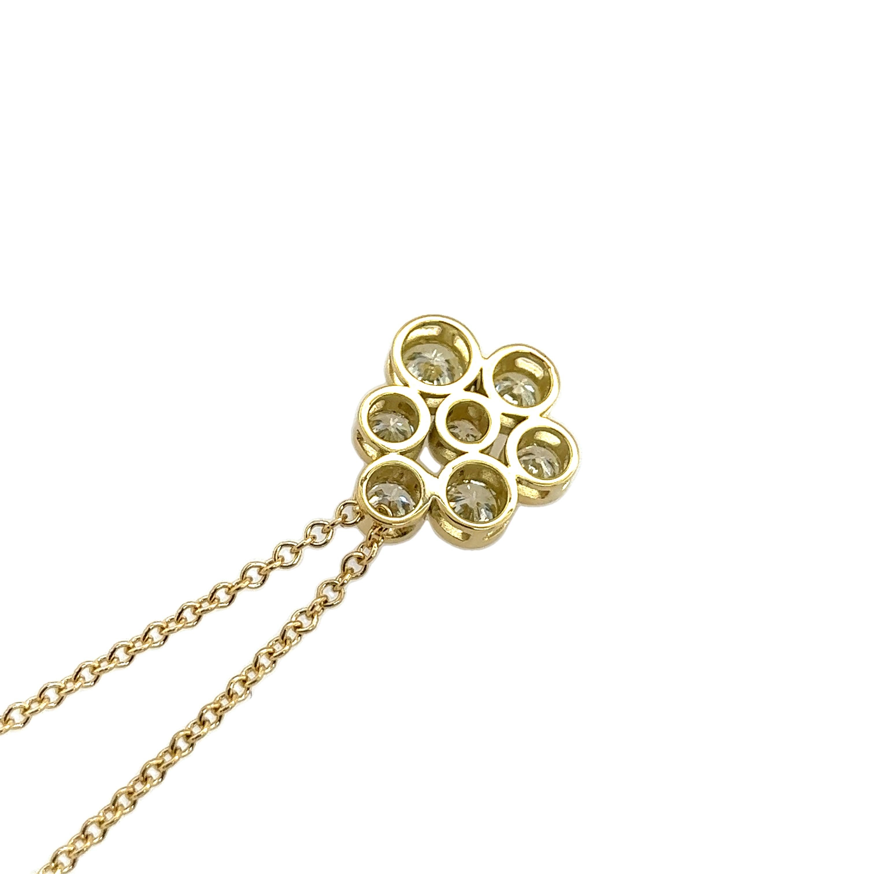 Pendentif élégant à 9 pierres serti de 1,94 carat de diamants naturels en or 18 carats en vente 3