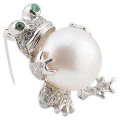 Elegant Diamond and Emerald Frog Brooch with Pearl