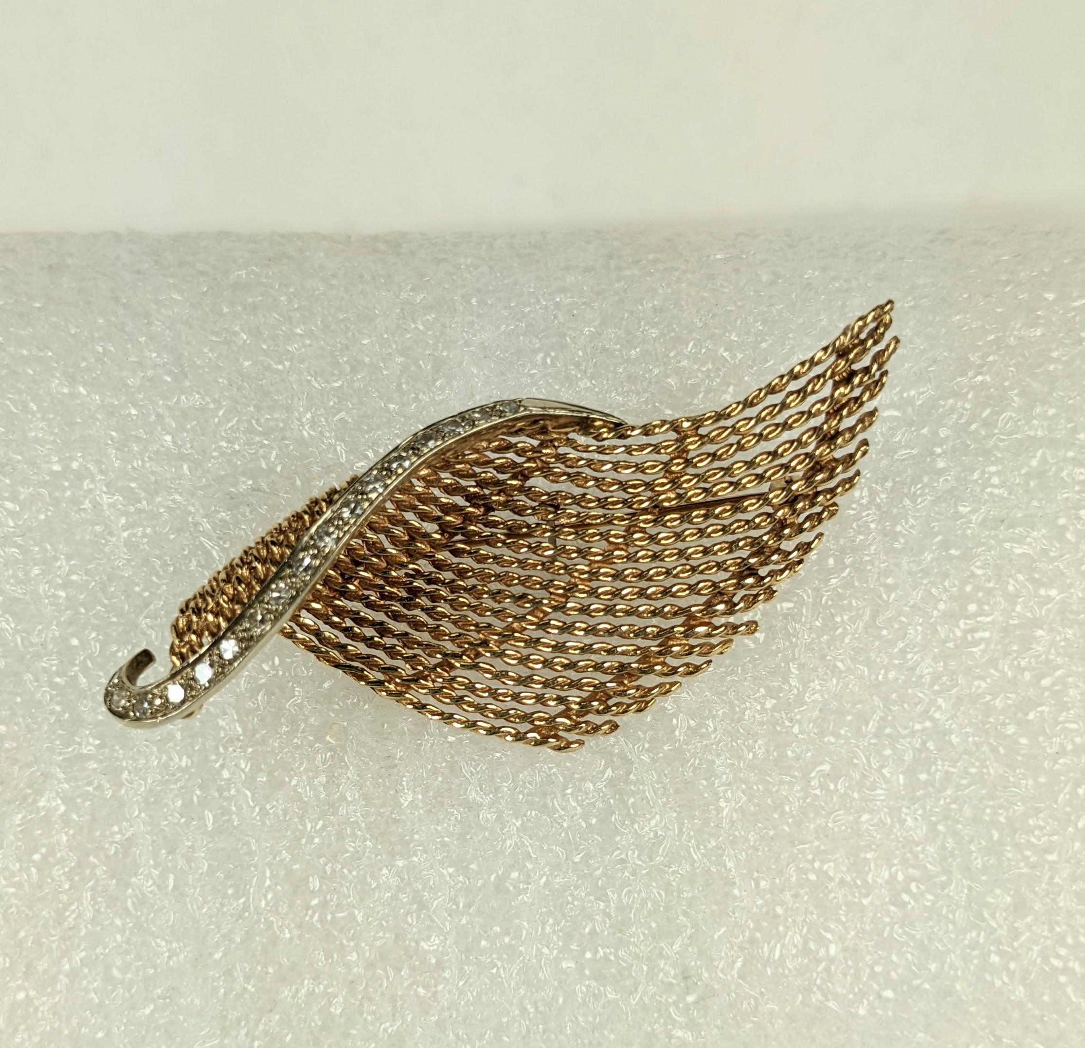 Round Cut Elegant Diamond and Gold Wave Brooch For Sale