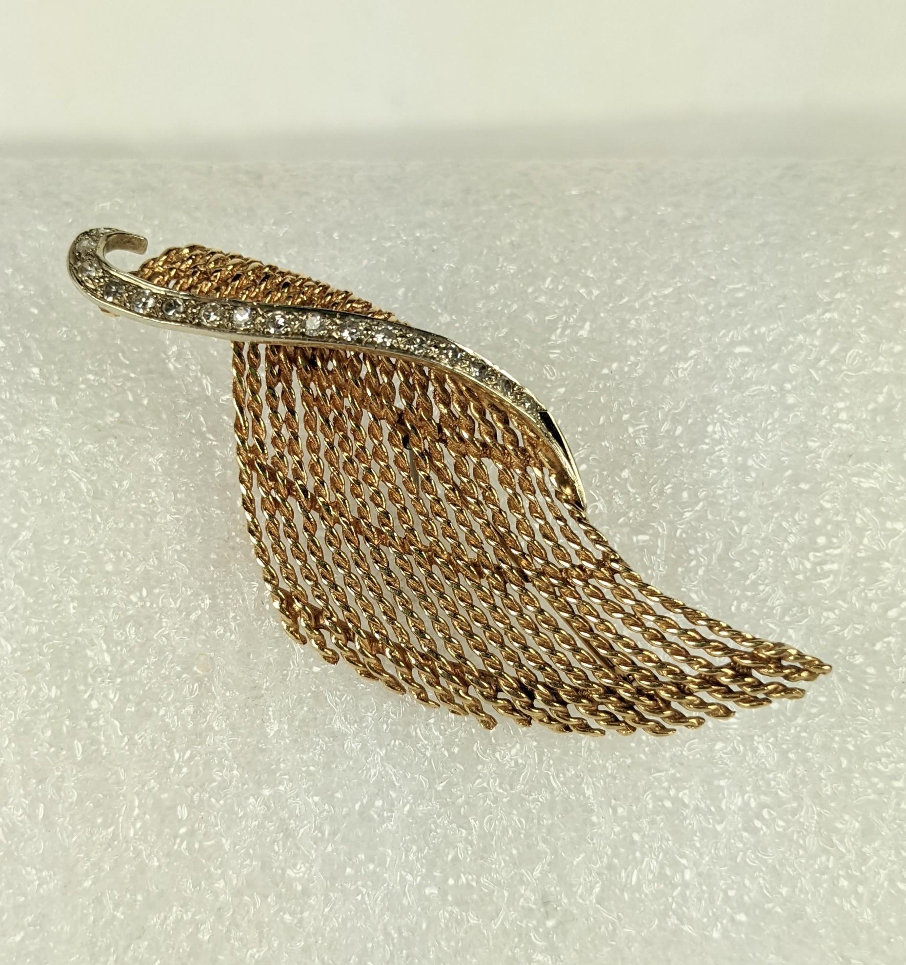 Elegant Diamond and Gold Wave Brooch In Excellent Condition For Sale In New York, NY