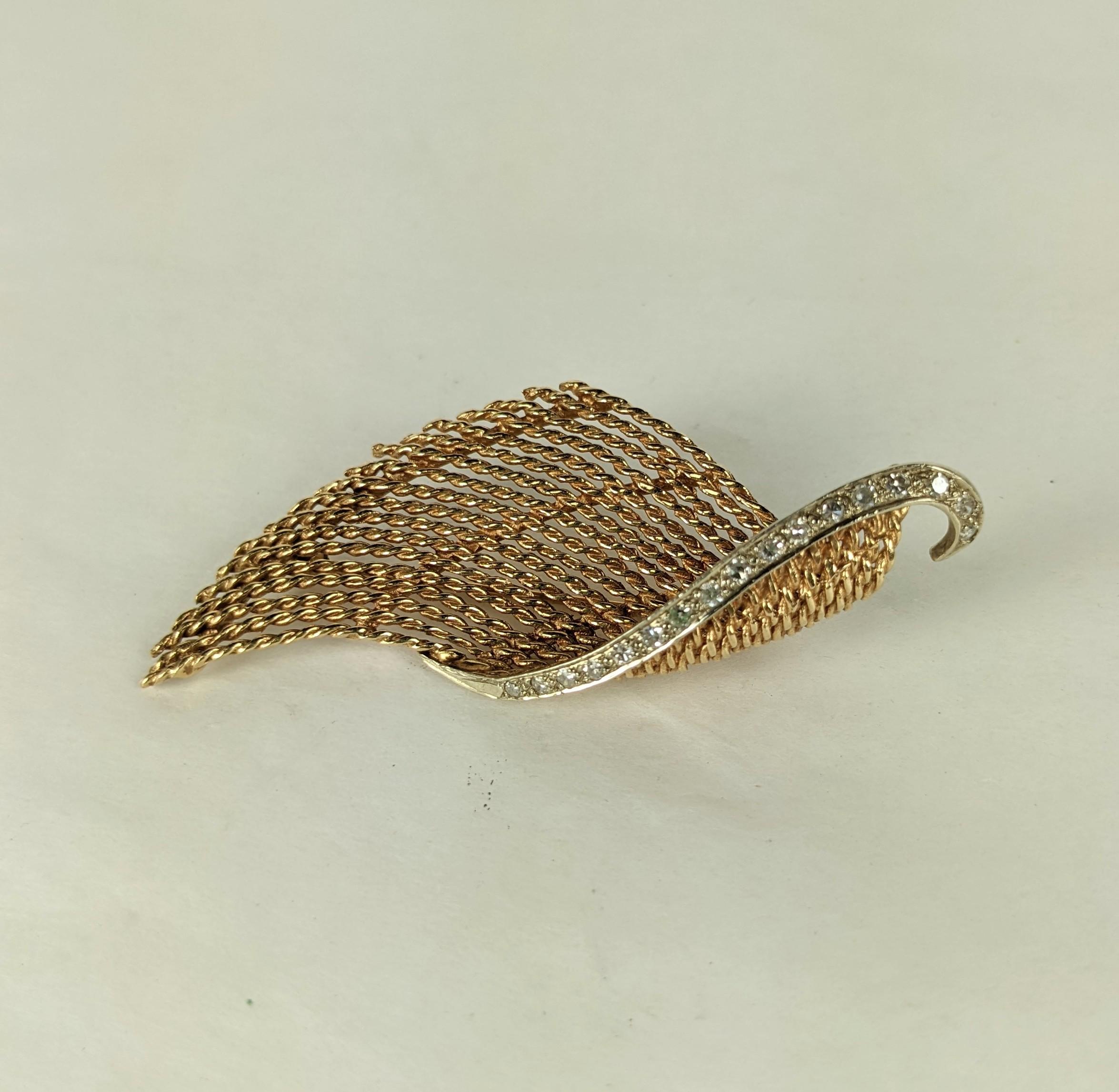 Elegant Diamond and Gold Wave Brooch For Sale 1