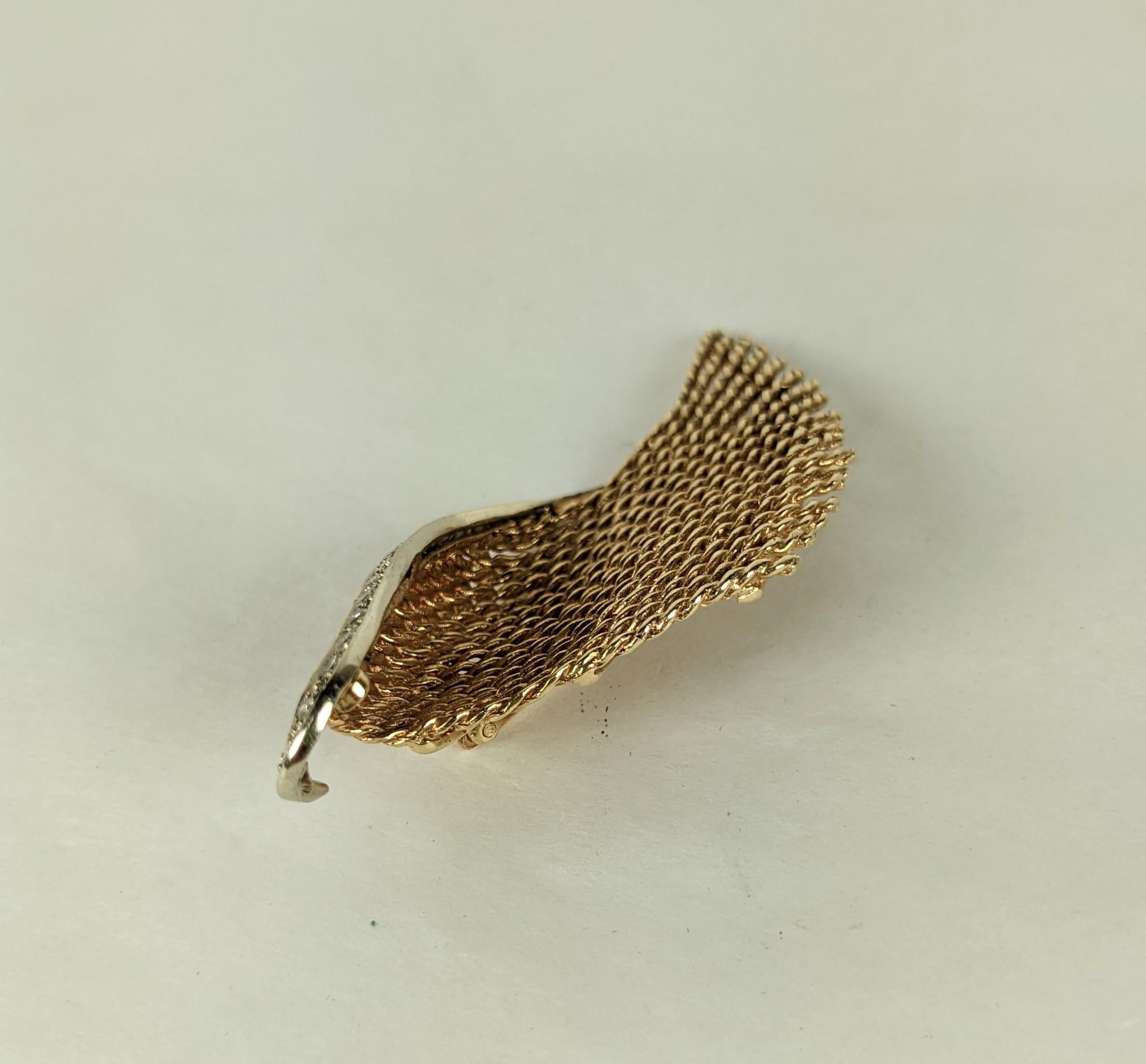 Elegant Diamond and Gold Wave Brooch For Sale 2