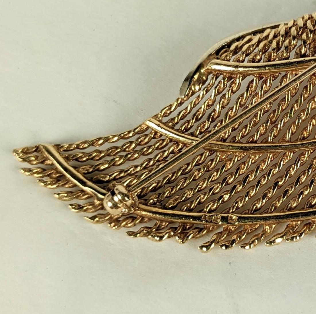 Elegant Diamond and Gold Wave Brooch For Sale 4