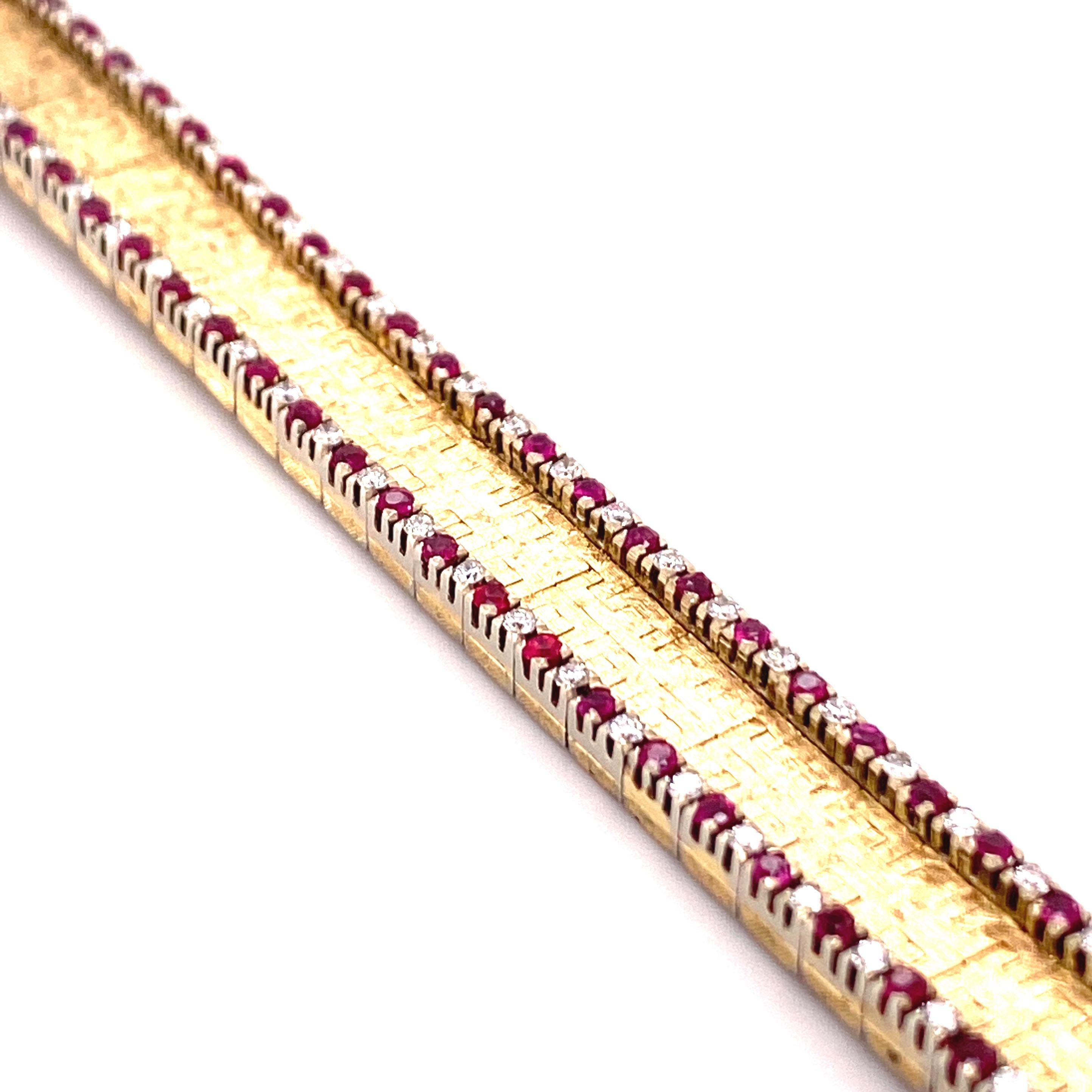 Timeless elegant bracelet in 18 karat gold with 90 round cut rubies and 90 brilliant cut diamonds, total weight of the rubies approximately 1.35 carats and of the diamonds 0.90 carats, G/H colour and vs clarity.
The rubies and diamonds are set