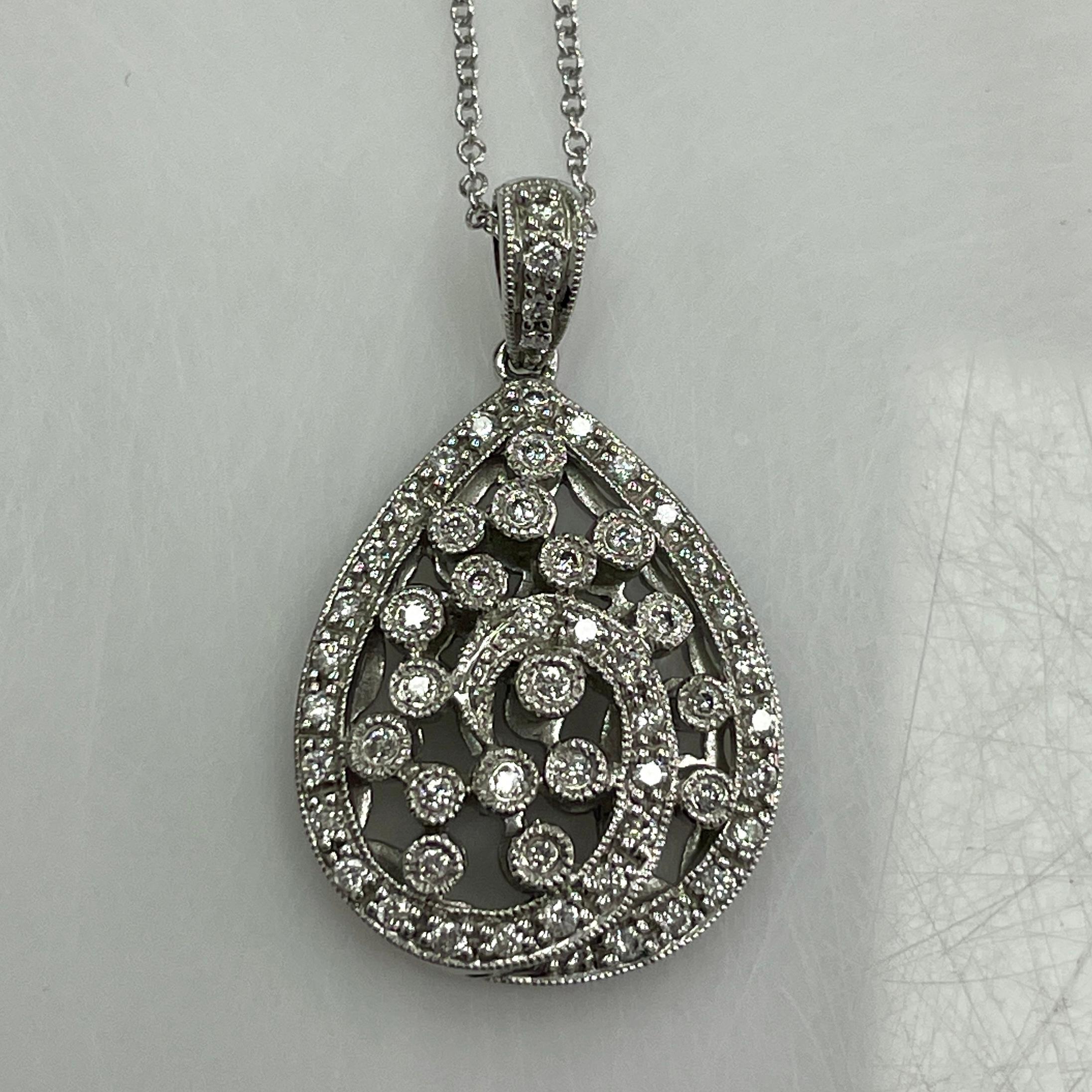Women's Elegant Diamond and White Gold Pendant For Sale