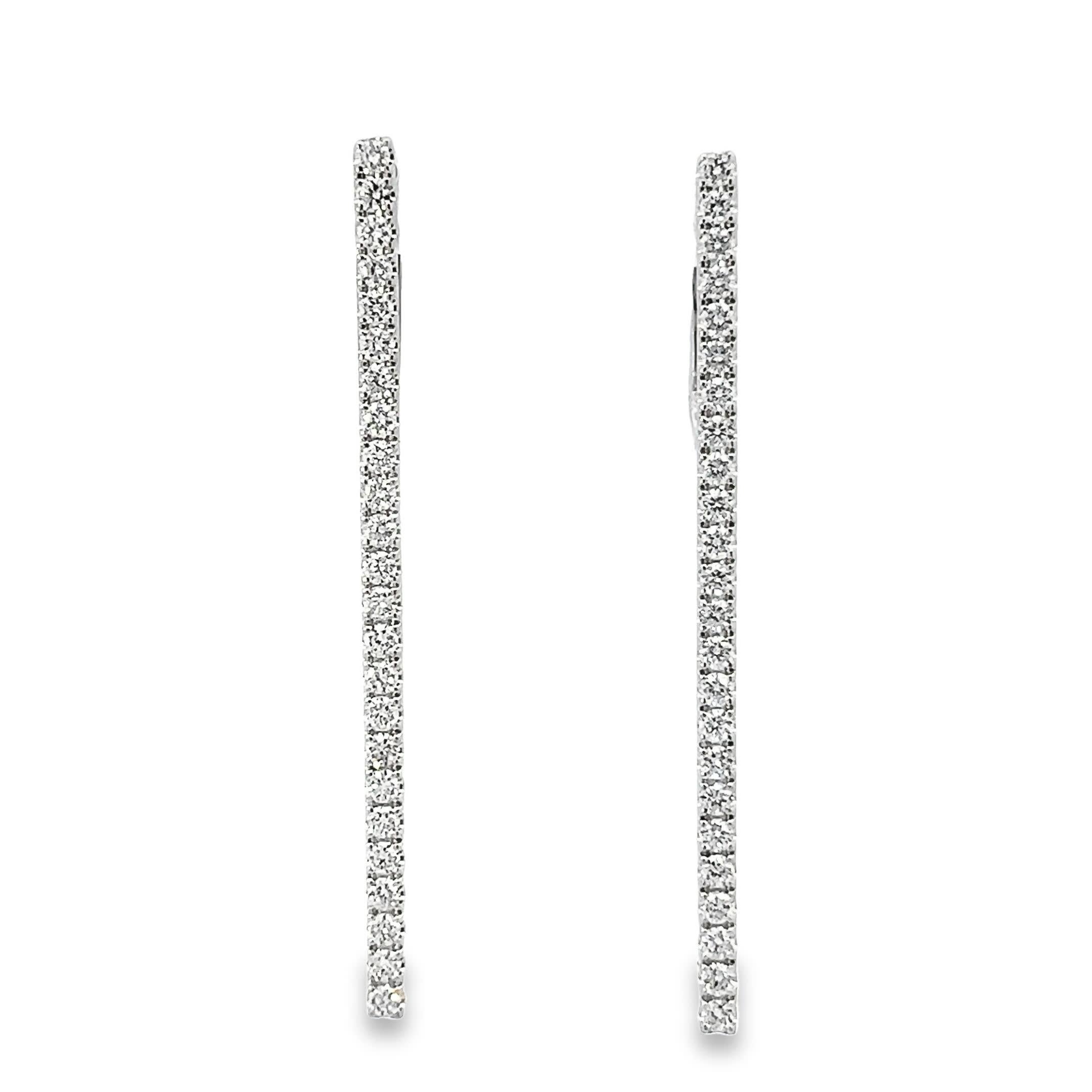 Eleganti orecchini a barretta con diamanti