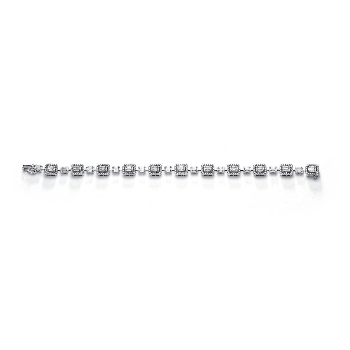 Pulsera de oro blanco de 18 quilates engastada con 110 diamantes talla baguette de 2,71 quilates y 308 diamantes de 1,73 quilates     