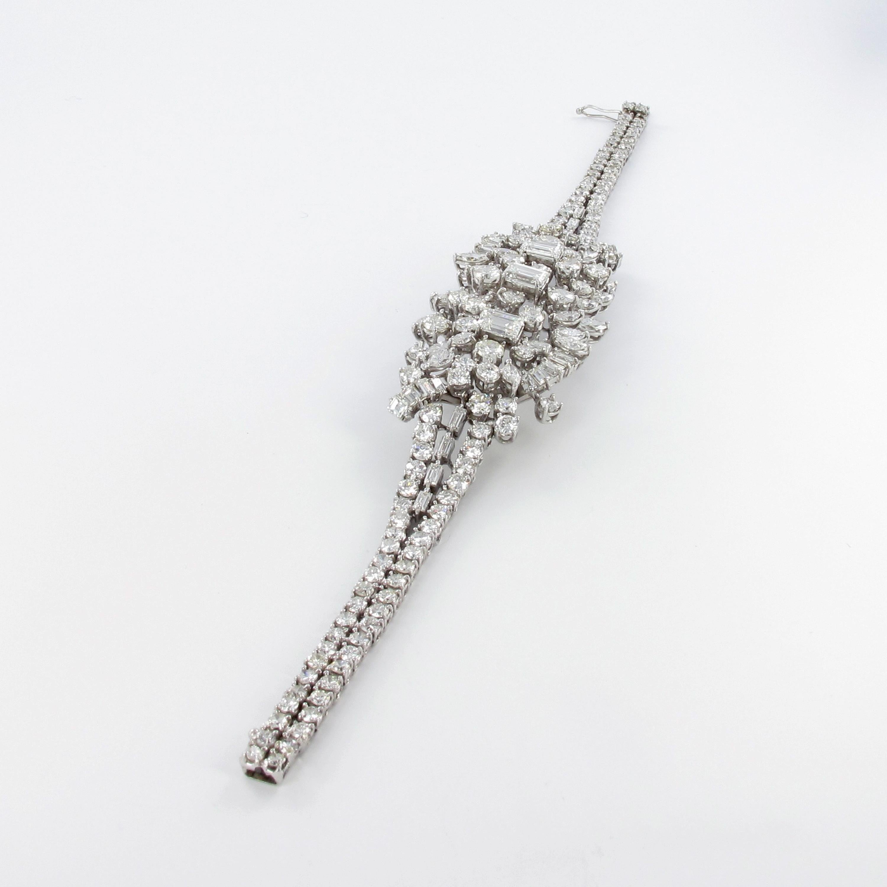 Elegant Diamond Bracelet in 18 Karat White Gold In Excellent Condition For Sale In Lucerne, CH