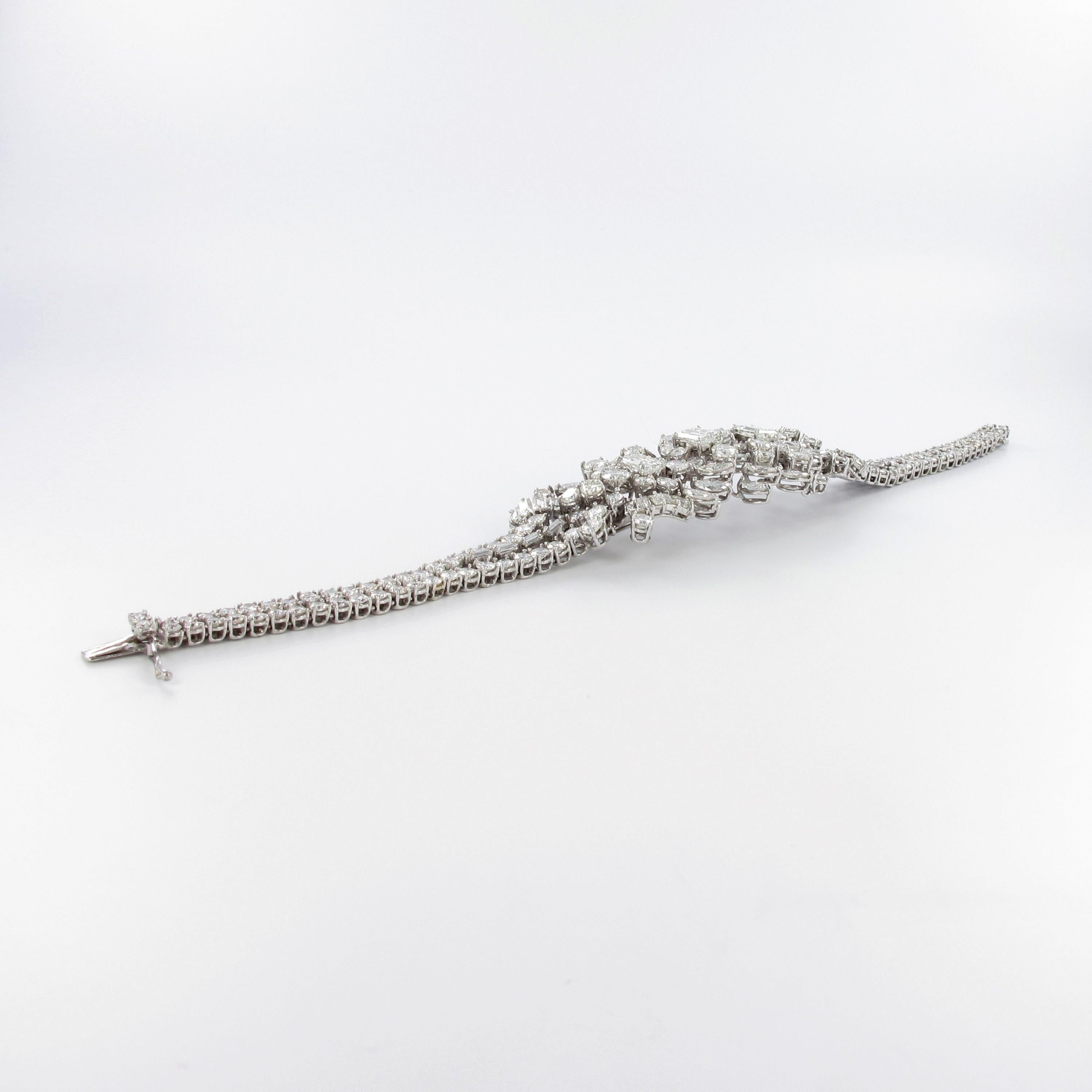 Elegant Diamond Bracelet in 18 Karat White Gold For Sale 1