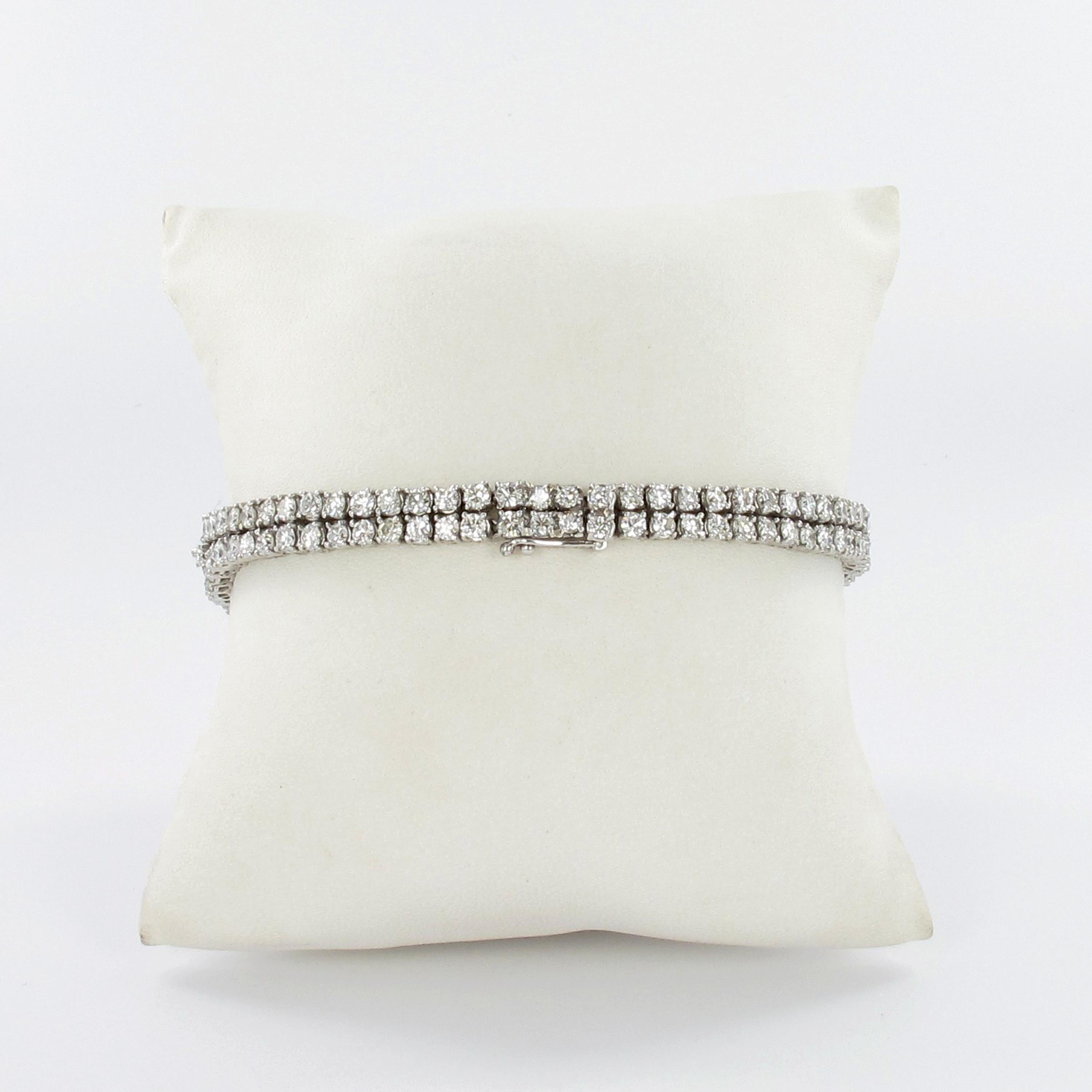 Elegant Diamond Bracelet in 18 Karat White Gold For Sale 2