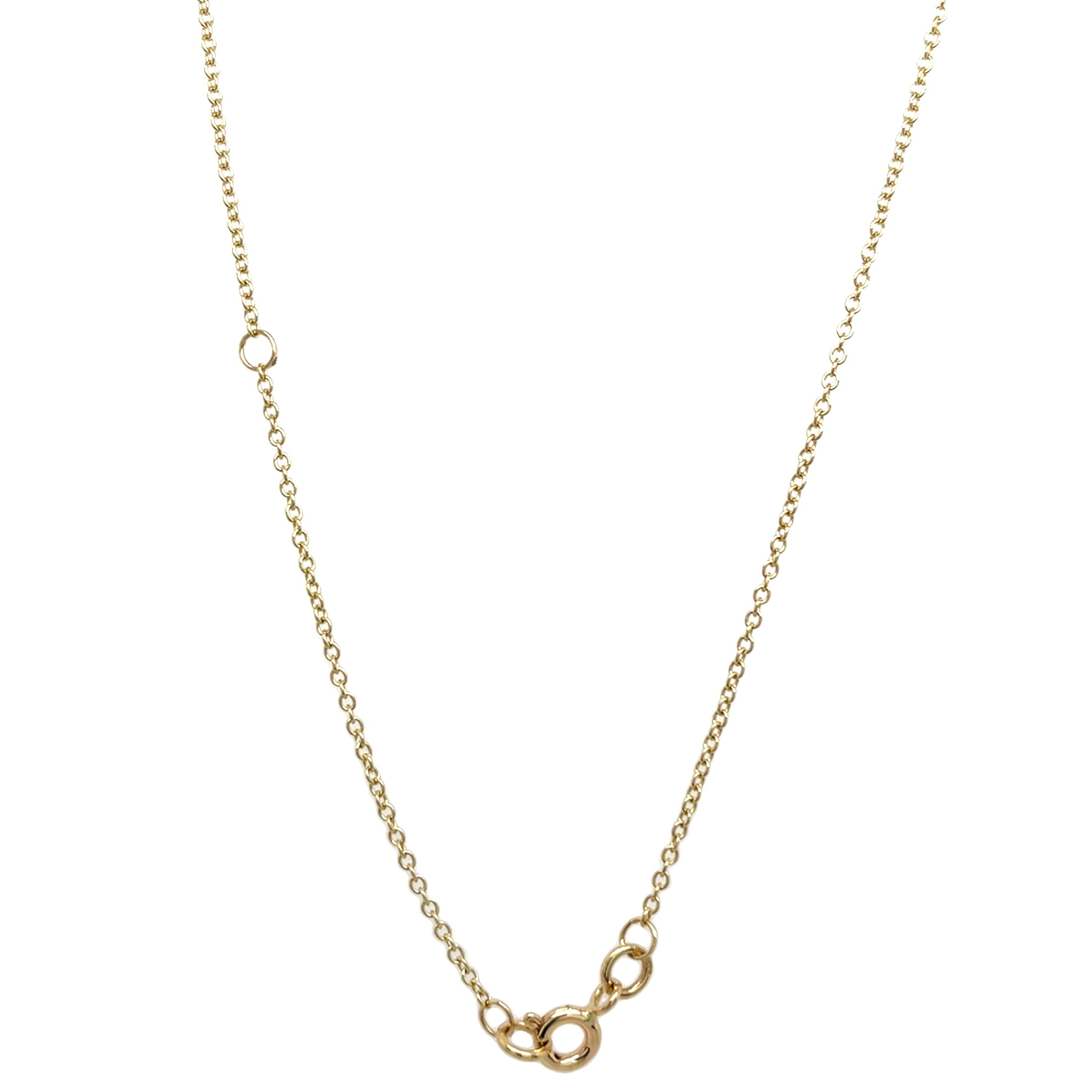 Un élégant pendentif Cercle de vie en or jaune 9 ct, magnifiquement orné de 0,25 ct de diamants ronds naturels étincelants. Un design intemporel symbolisant l'éternité et l'unité.

Longueur de la chaîne : 18