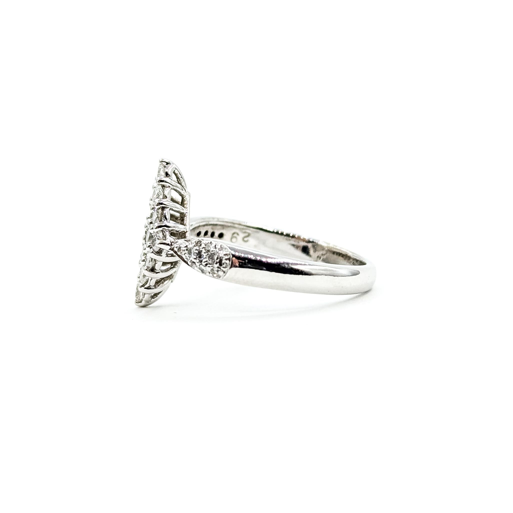 Elegant Diamond Cluster Ring in 14k White Gold im Angebot 3