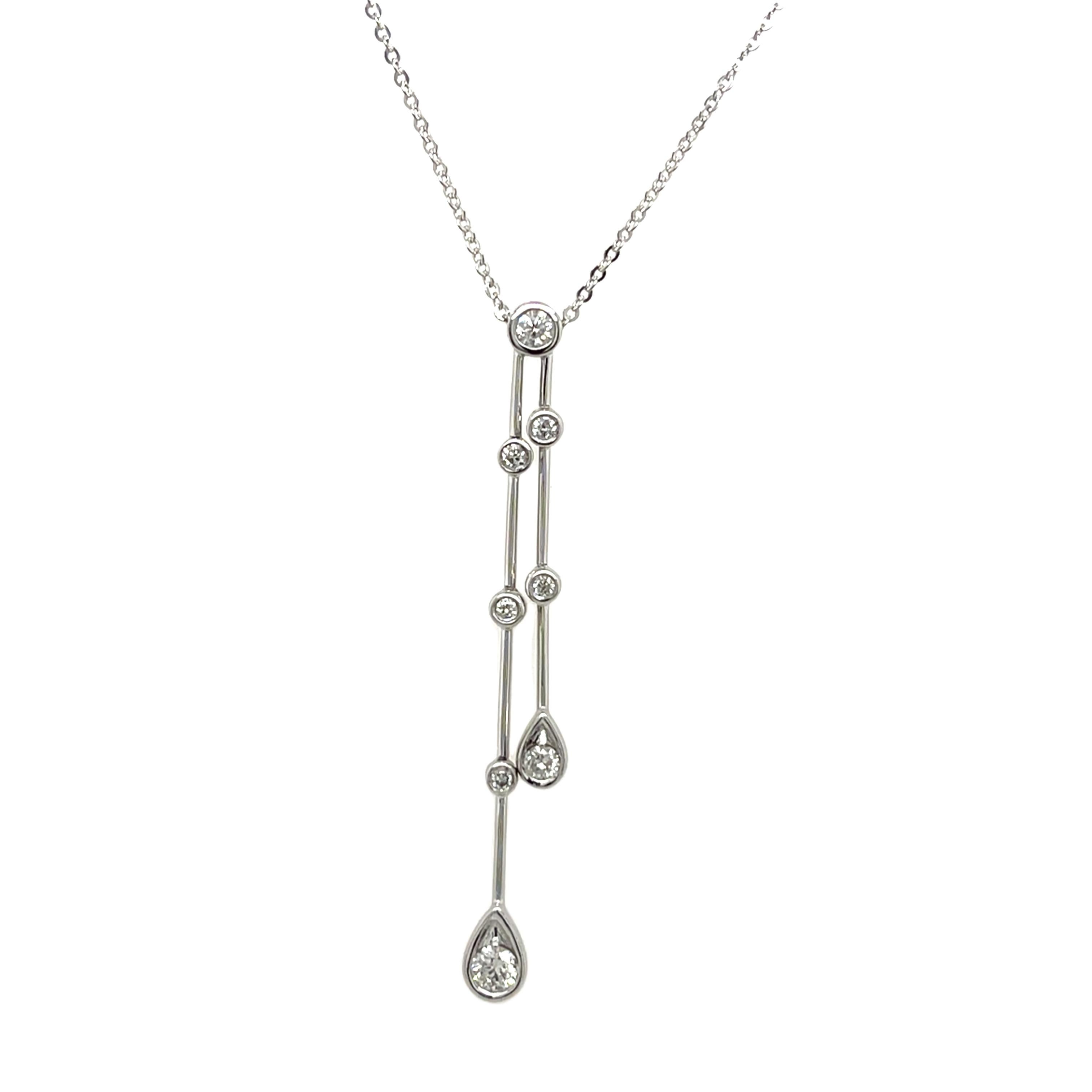 Elegant Diamond Drop Pendant Set In 18ct White Gold In Excellent Condition For Sale In London, GB