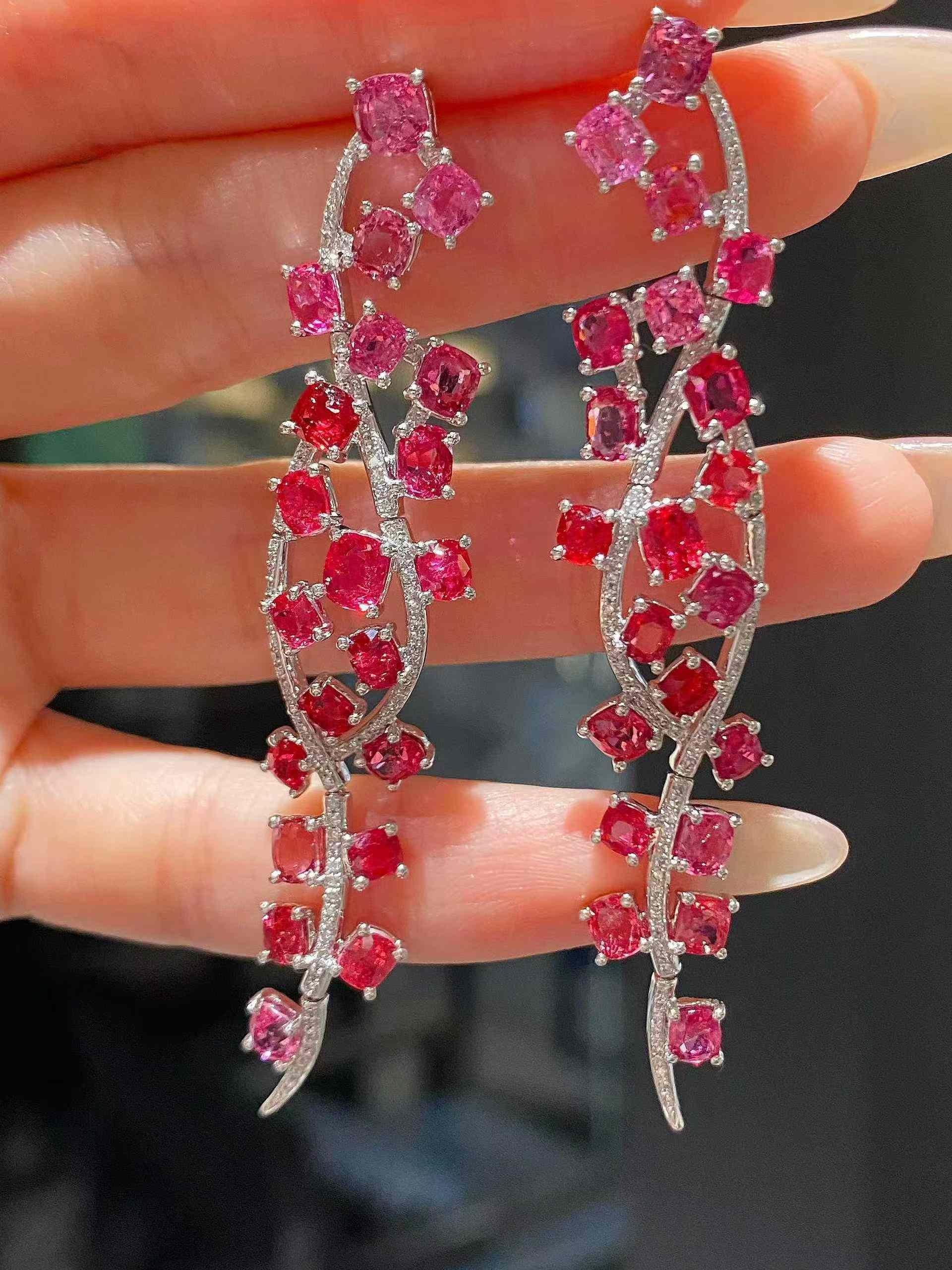 Elegant Diamond Drop Spinel Earrings in 18K White Gold in vendita 6