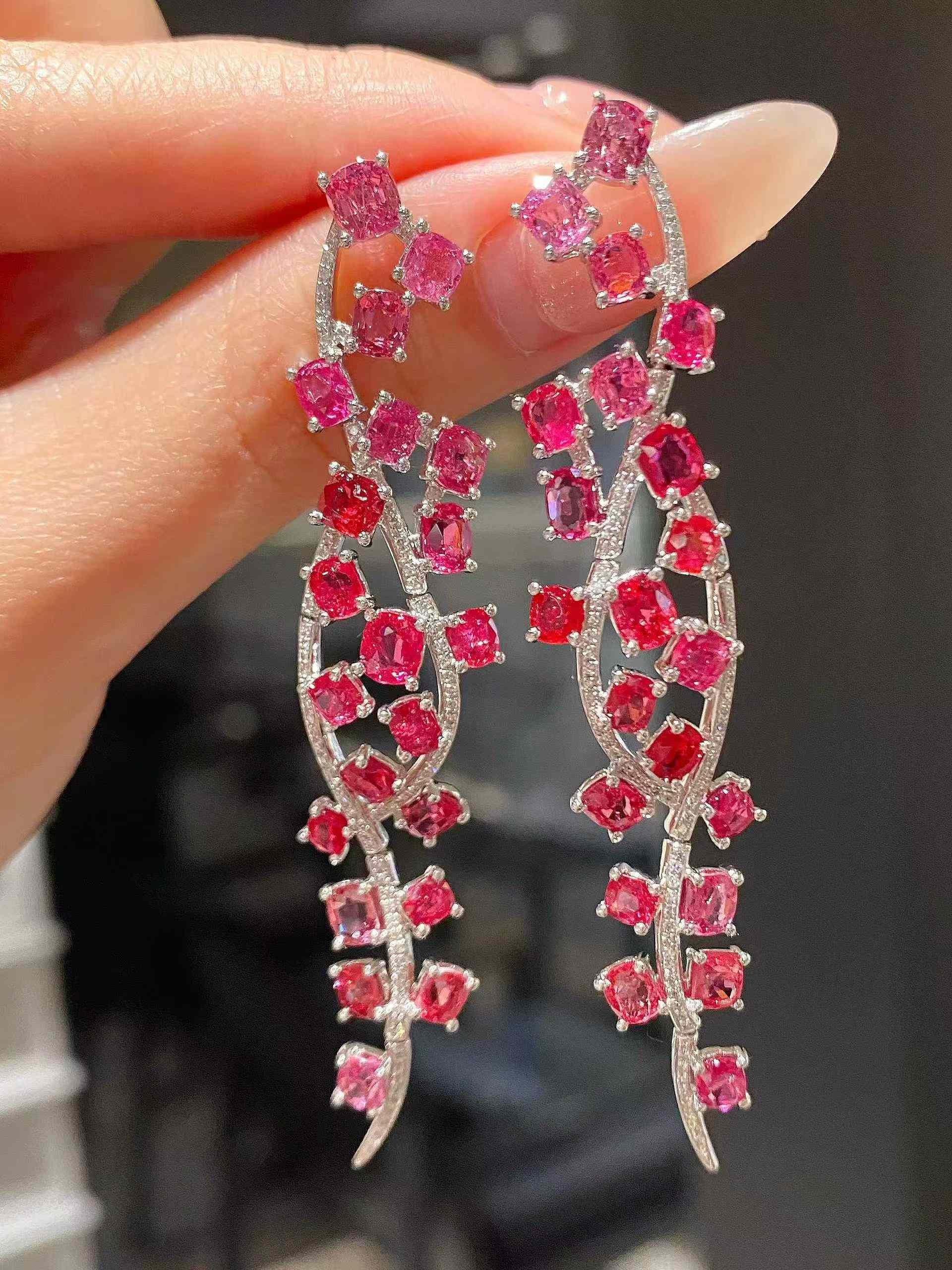 Taglio misto Elegant Diamond Drop Spinel Earrings in 18K White Gold in vendita