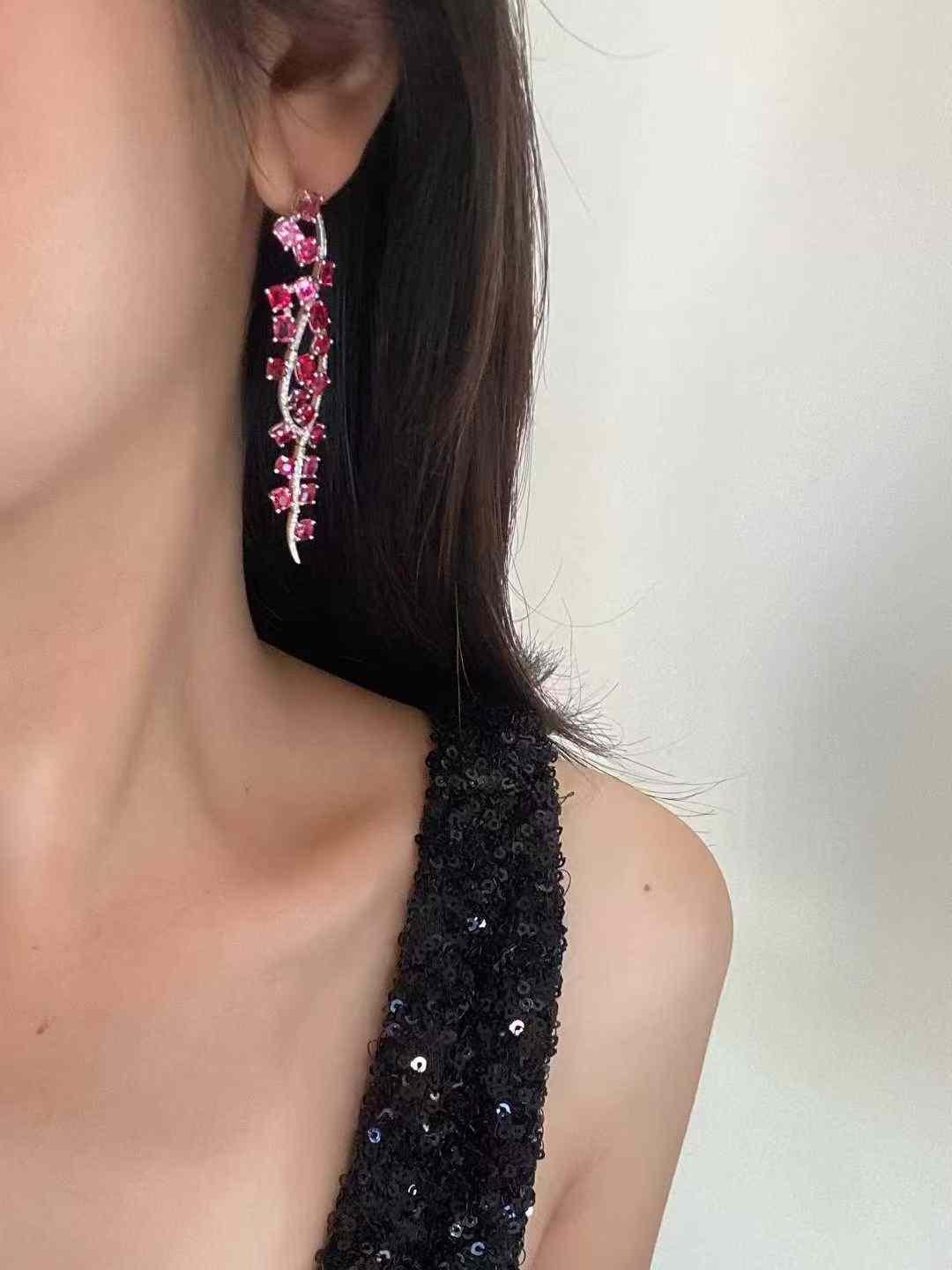Elegant Diamond Drop Spinel Earrings in 18K White Gold In condizioni Nuovo in vendita a Bucharest, Romania