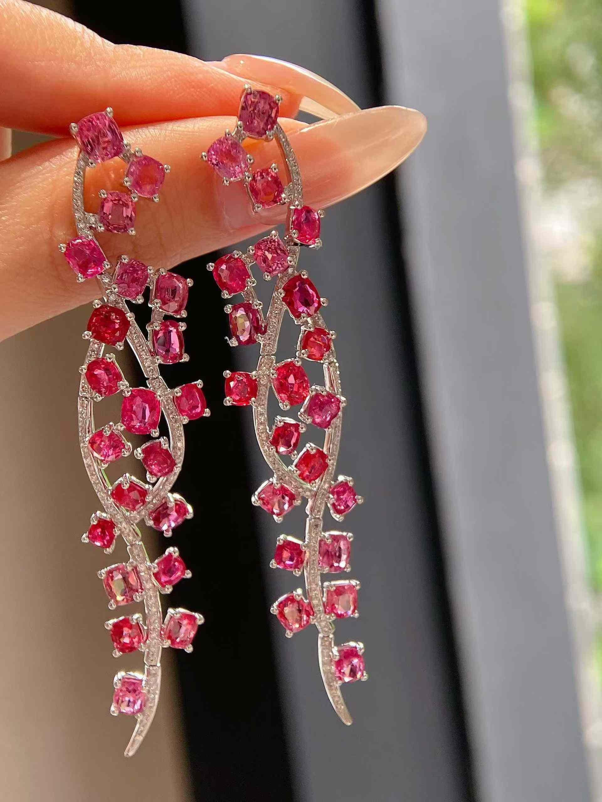 Elegant Diamond Drop Spinel Earrings in 18K White Gold in vendita 3