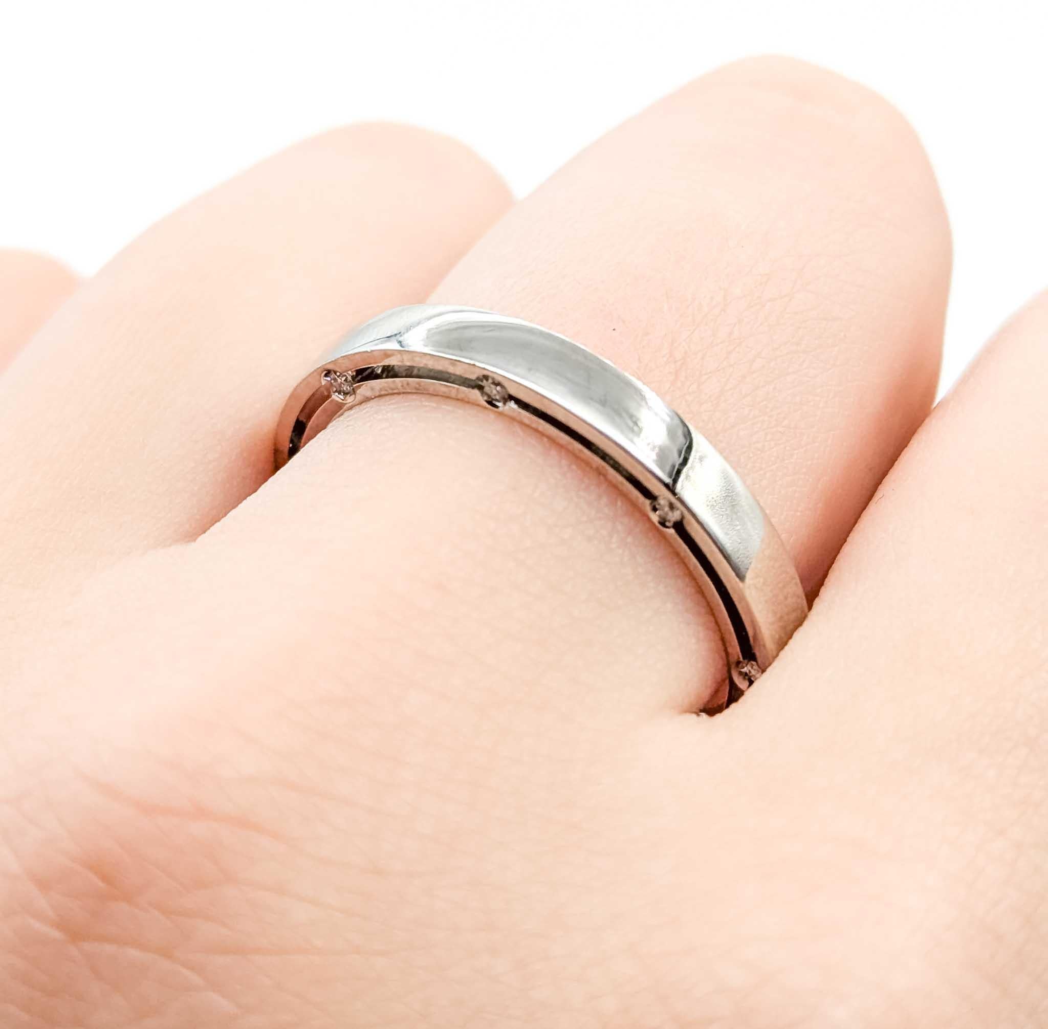 Contemporary Elegant Diamond Fashion Ring in 18k White Gold For Sale