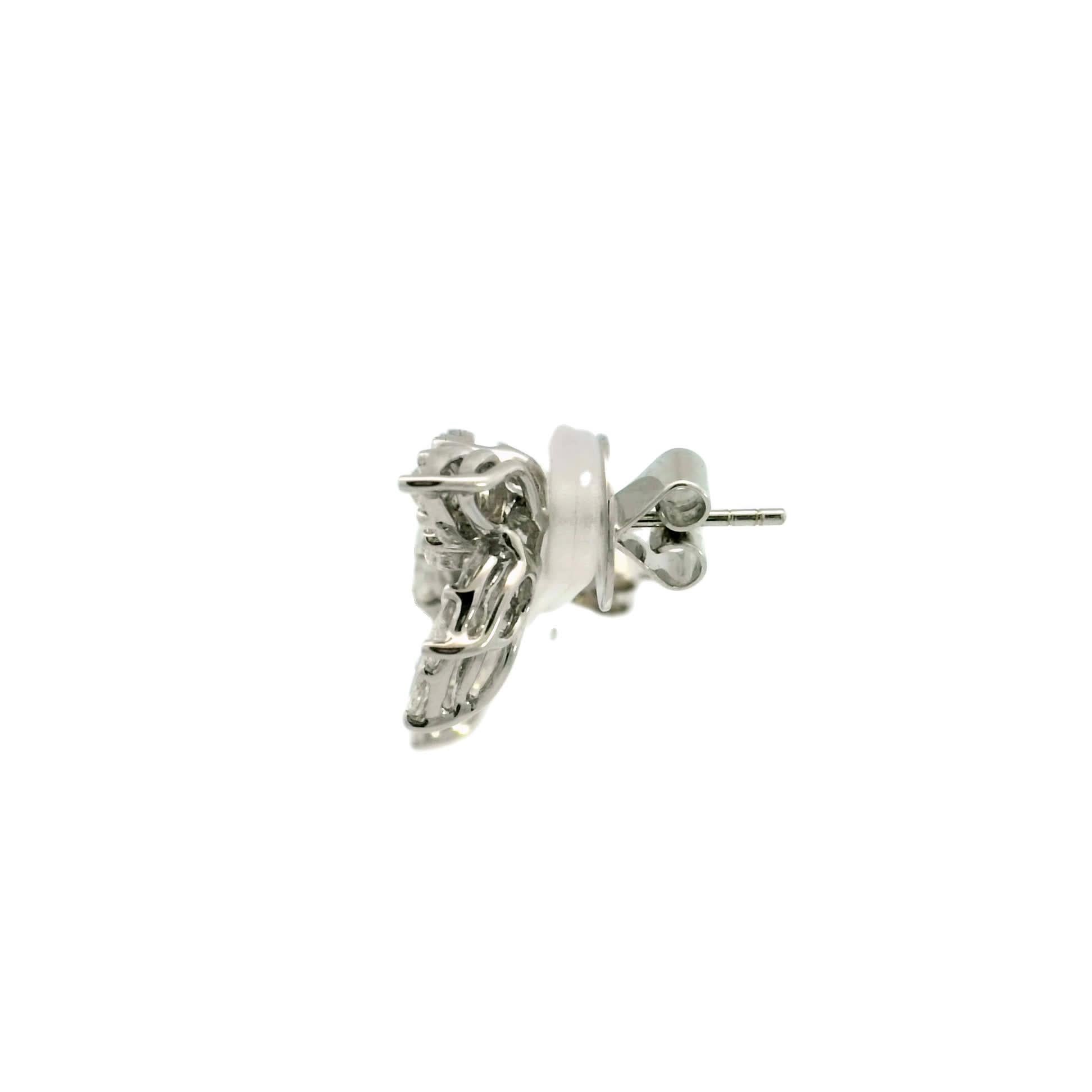 Elegance : boucles d'oreilles fleurs en diamant Neuf - En vente à Great Neck Plaza, NY
