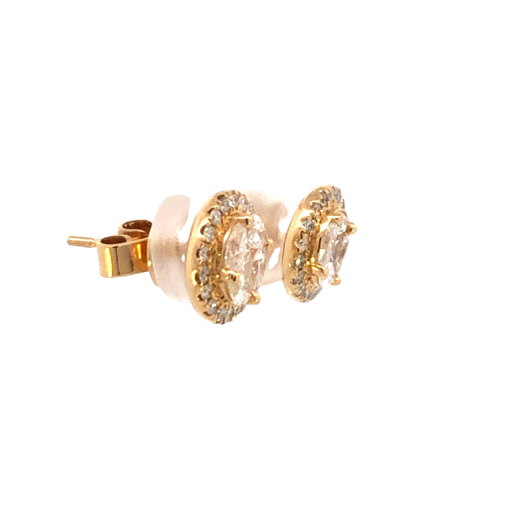 Taille ronde Clous d'oreilles élégants halo de diamants en or jaune 14 carats en vente