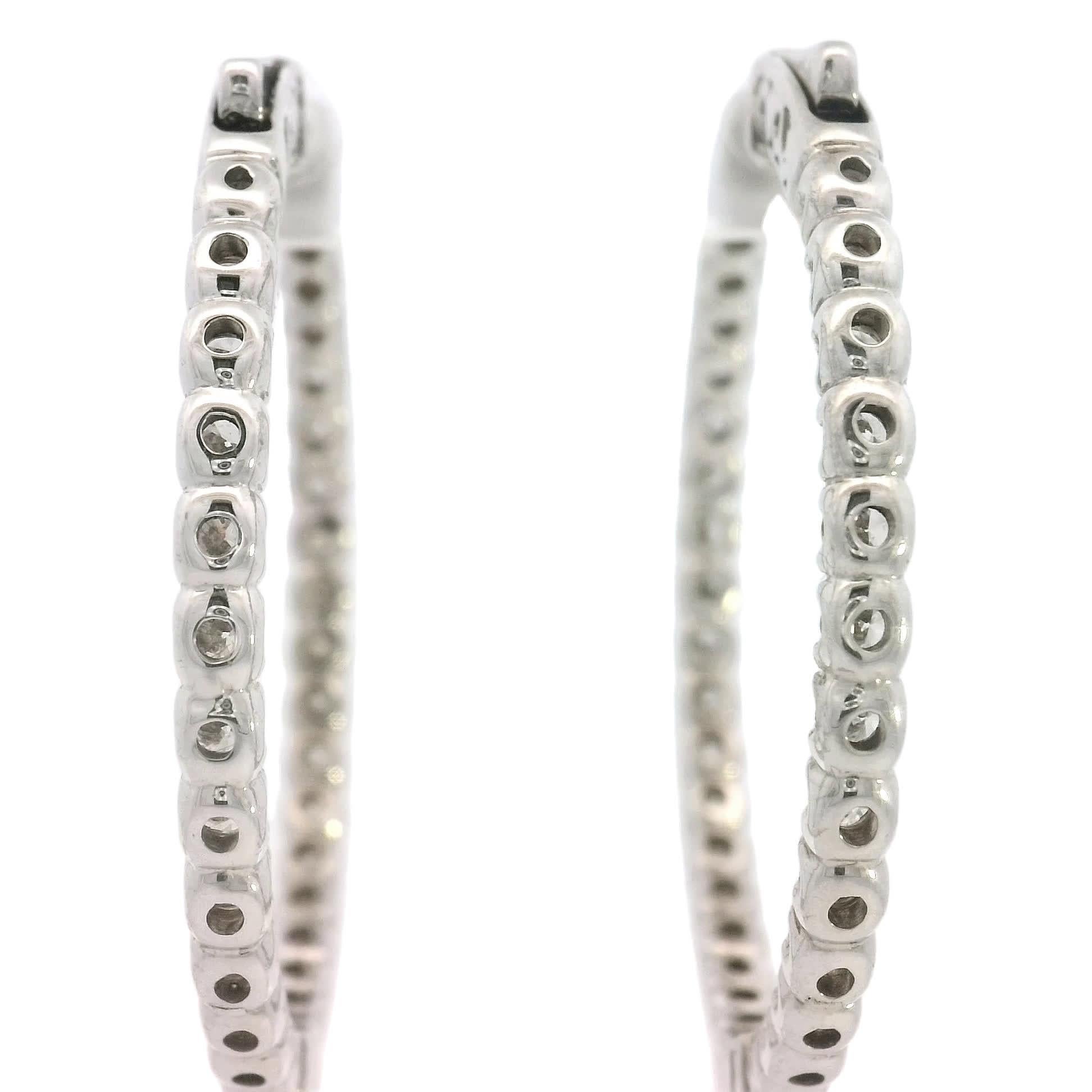 Elegant Diamond Hoop Earrings In New Condition For Sale In Great Neck Plaza, NY