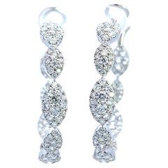 Elegantes pendientes de aro con diamantes