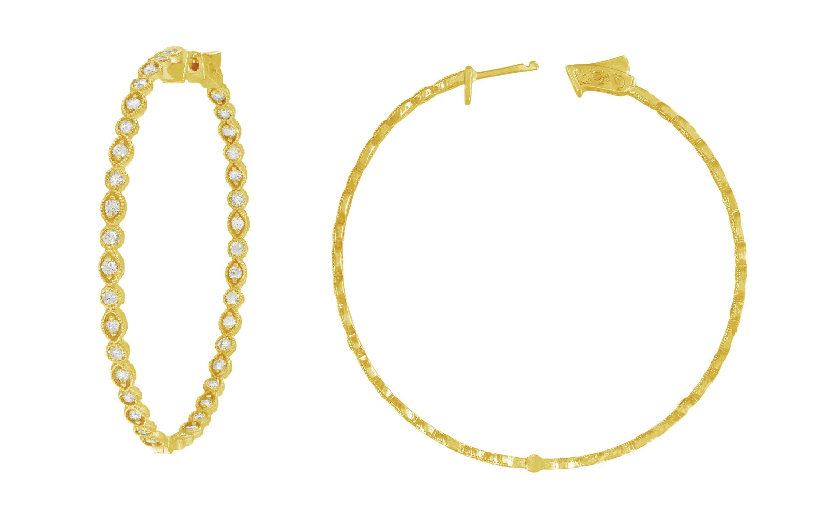 Elegant Diamond Hoop in Yellow Gold Earrings In New Condition For Sale In New York, NY