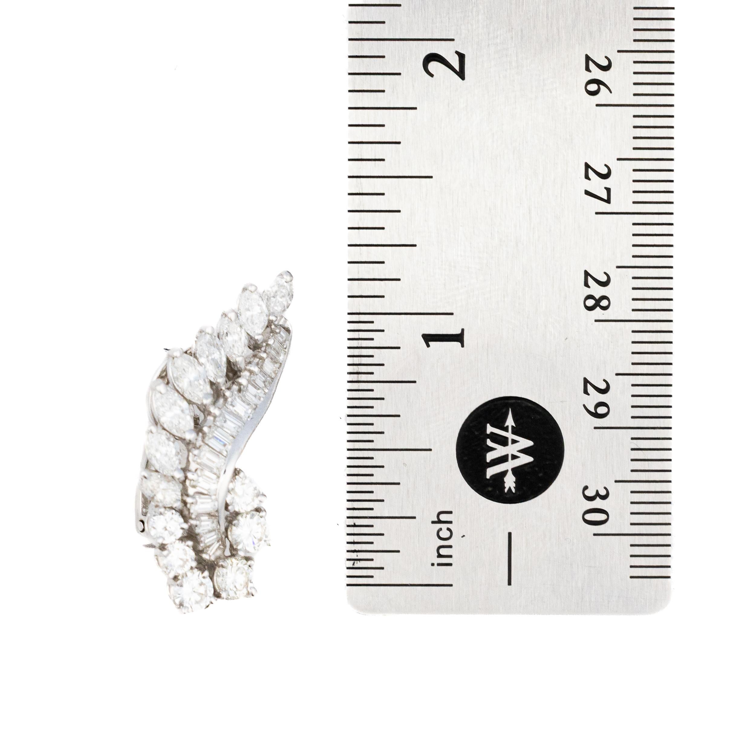 Taille Marquise Elegance - Boucles d'oreilles avec motif de feuilles en diamant en vente