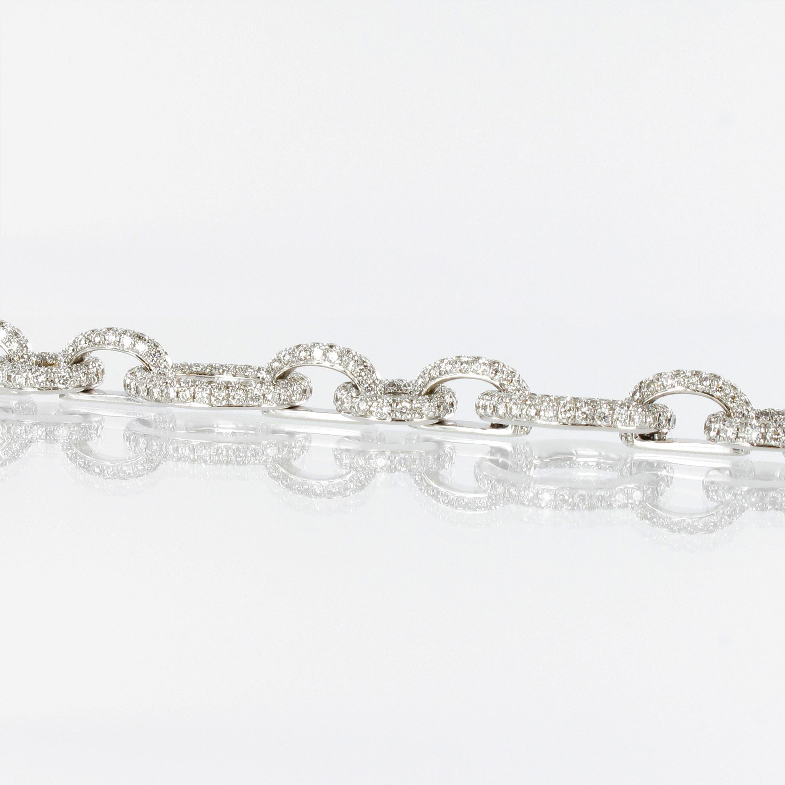 Collier à maillons élégant en or blanc et diamants en vente 3