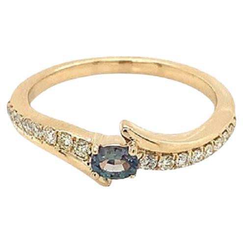Elegant Diamond & Natural Brazillian Alexandrite 0.19 Carat Ring For Sale