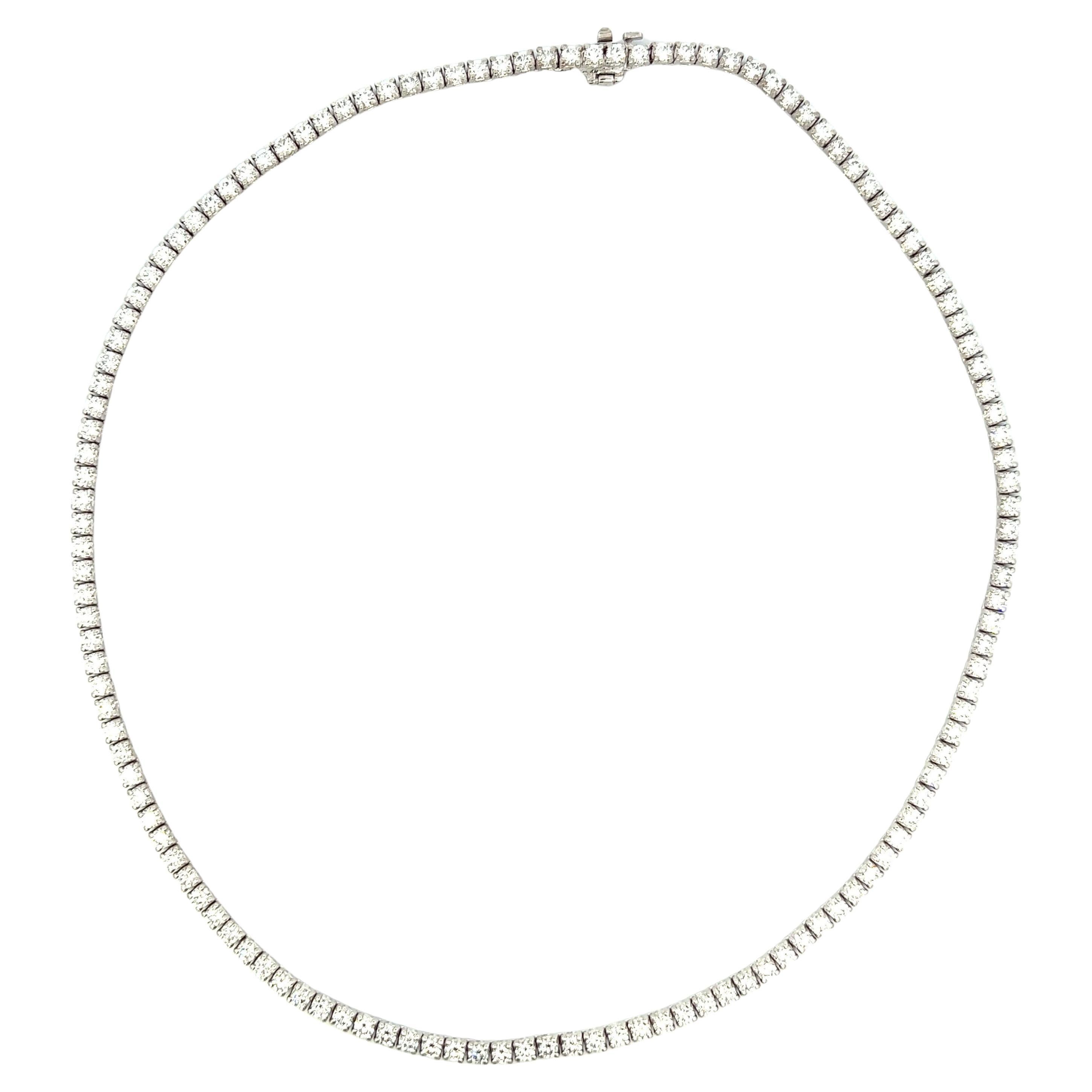 Ce superbe collier en diamant naturel présente une chaîne délicate ornée de diamants étincelants qui captent magnifiquement la lumière. Parfait pour ajouter une touche d'élégance à n'importe quelle tenue, il constitue un accessoire idéal pour les