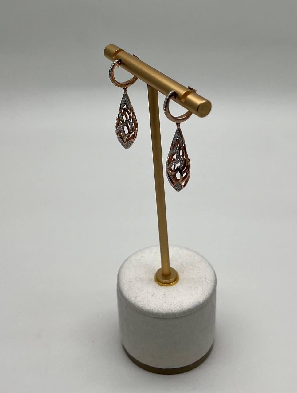 Taille mixte Elegant Diamond Pave Leaf Leaves Shell Motif Dangle Ears (Boucles d'oreilles pendantes) en or rose 14K en vente