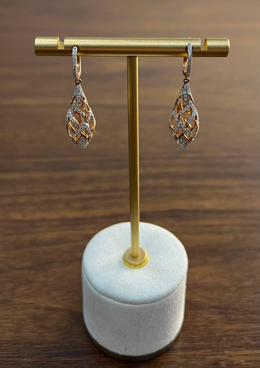 Elegant Diamond Pave Leaf Leaves Shell Motif Dangle Ears (Boucles d'oreilles pendantes) en or rose 14K Neuf - En vente à Oakton, VA