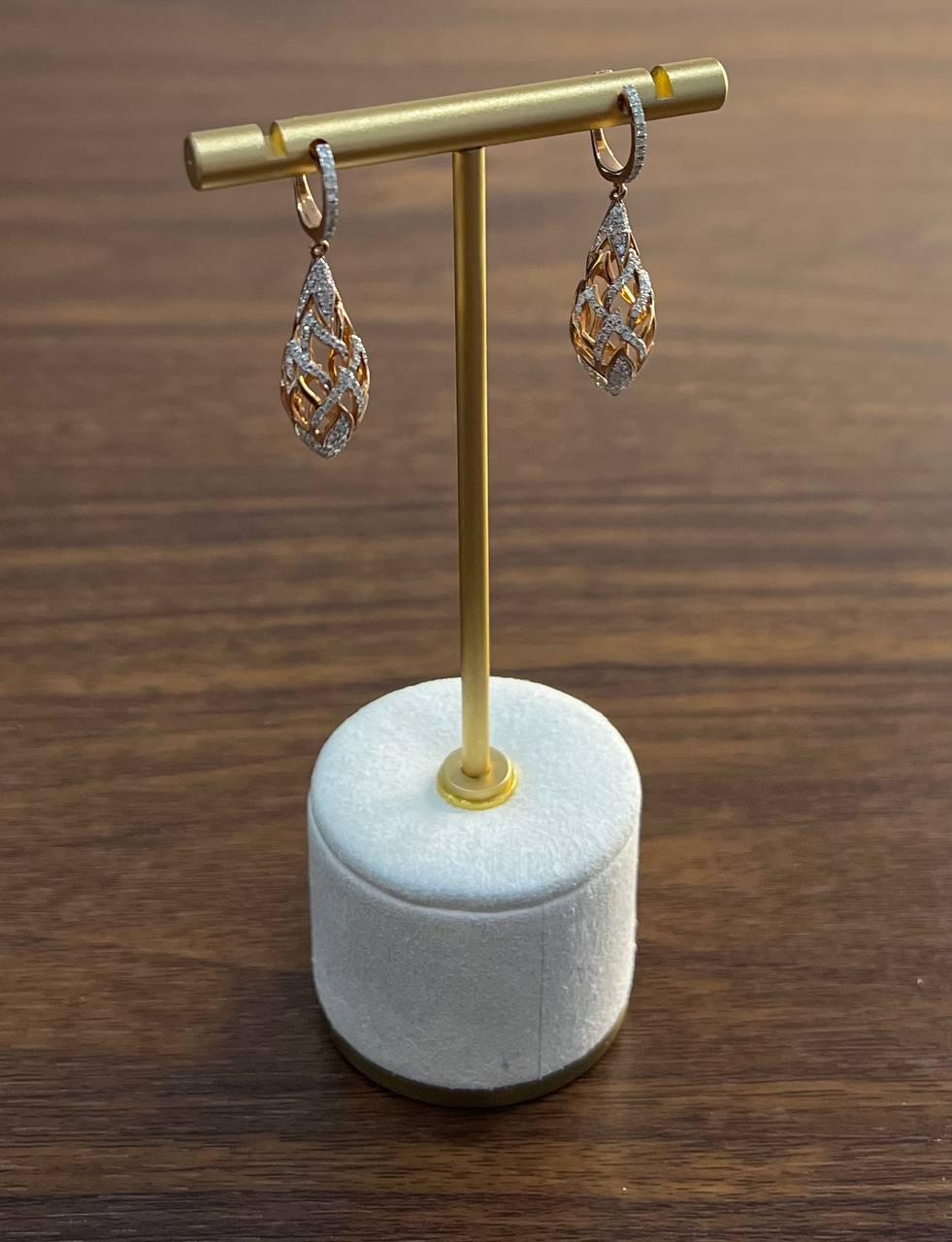 Elegant Diamond Pave Leaf Leaves Shell Motif Dangle Ears (Boucles d'oreilles pendantes) en or rose 14K Pour femmes en vente