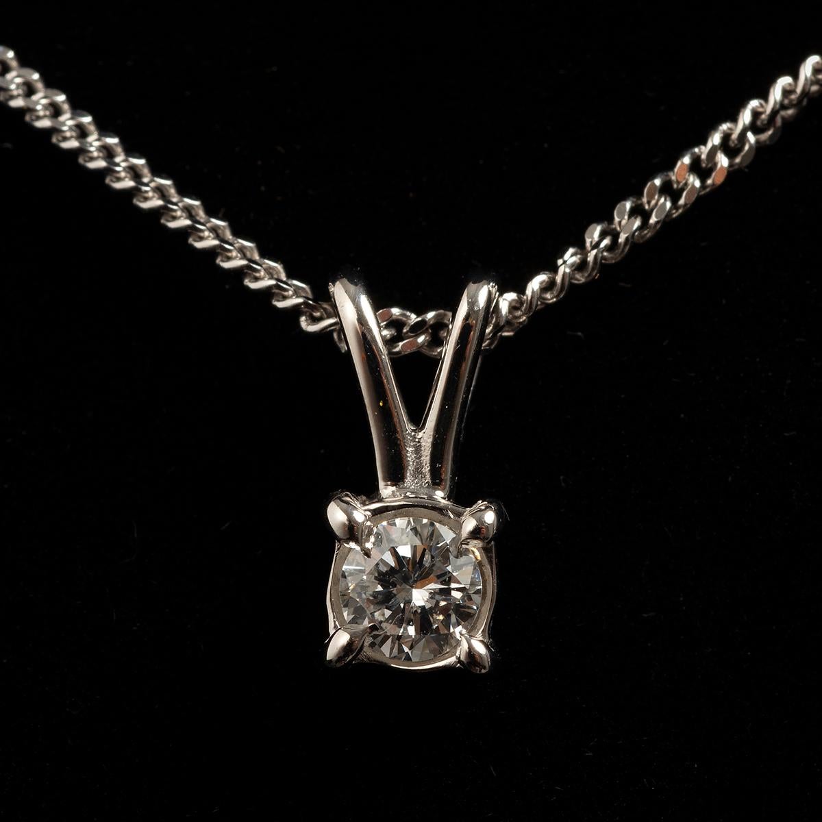 Our lovely diamond pendant and chain of 9k white gold features a solitaire diamond of est. .25ct